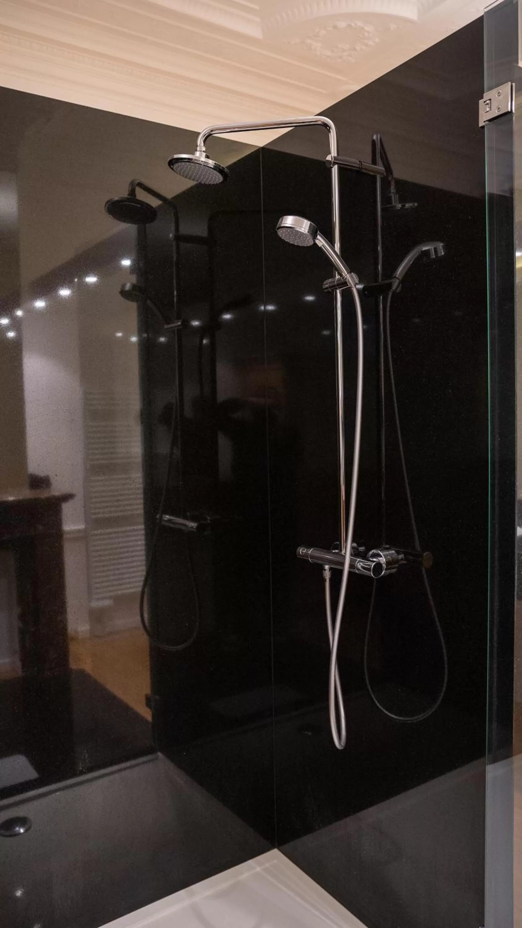 Shower in Hotel de Maître de Vaughan