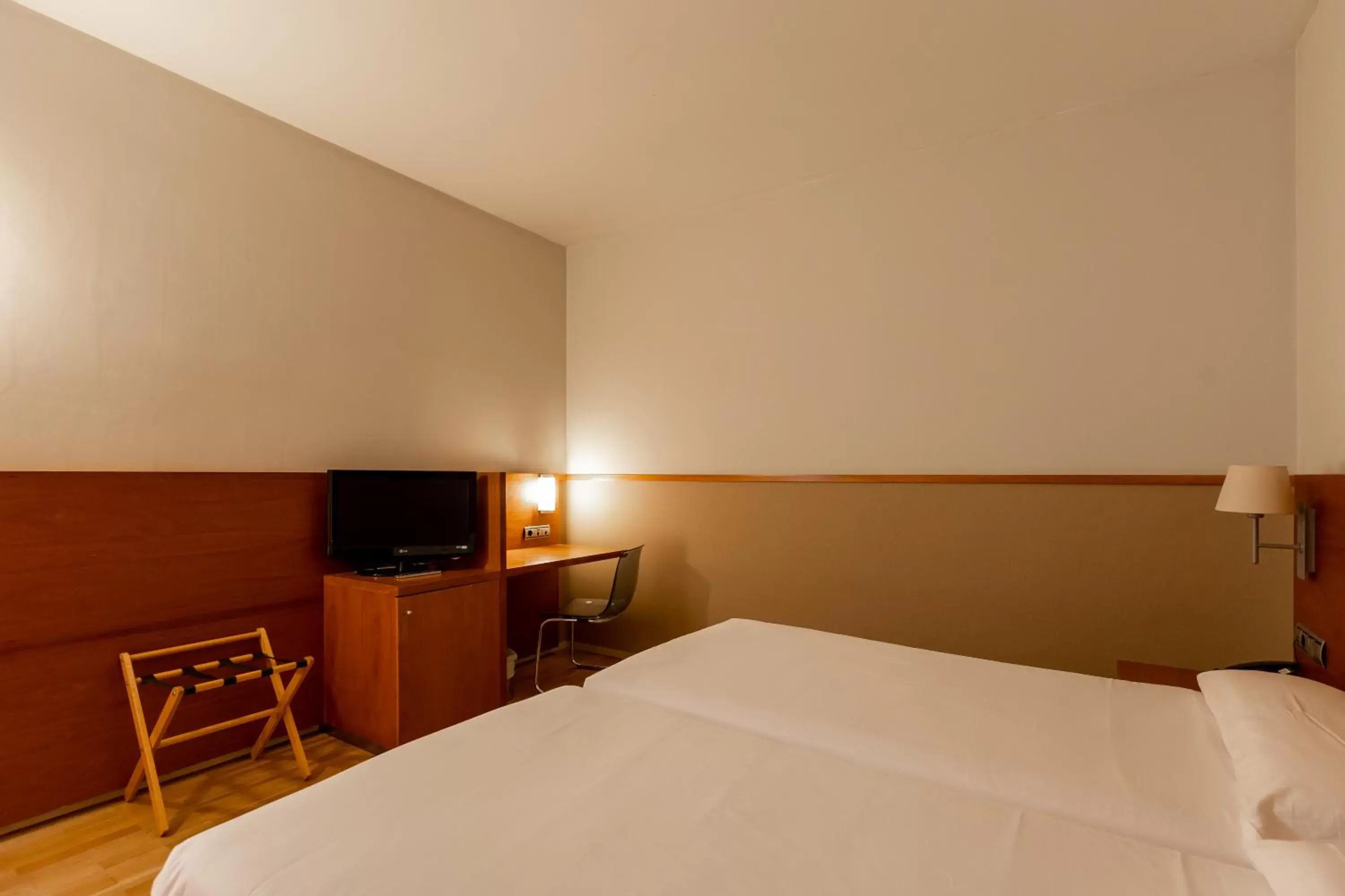 Photo of the whole room, Bed in Onix Rambla