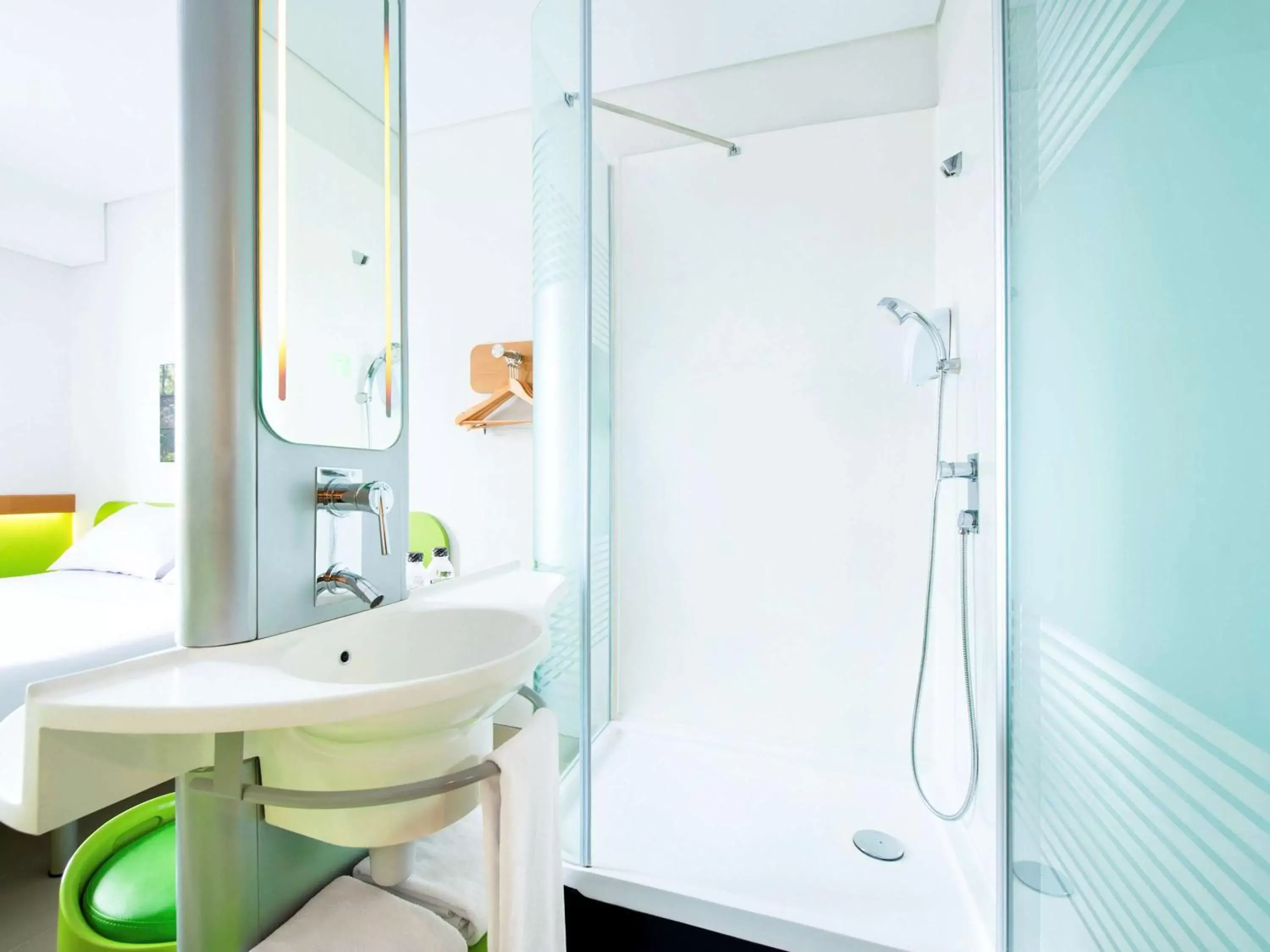 Bathroom in Ibis Budget Jakarta Daan Mogot