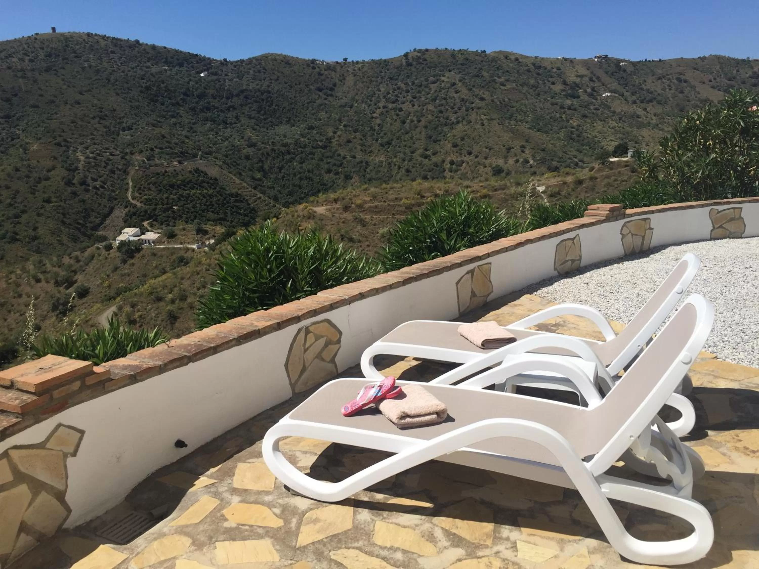 Mountain View in Casira, studios en kamers,Viñuela, Costa Del Sol