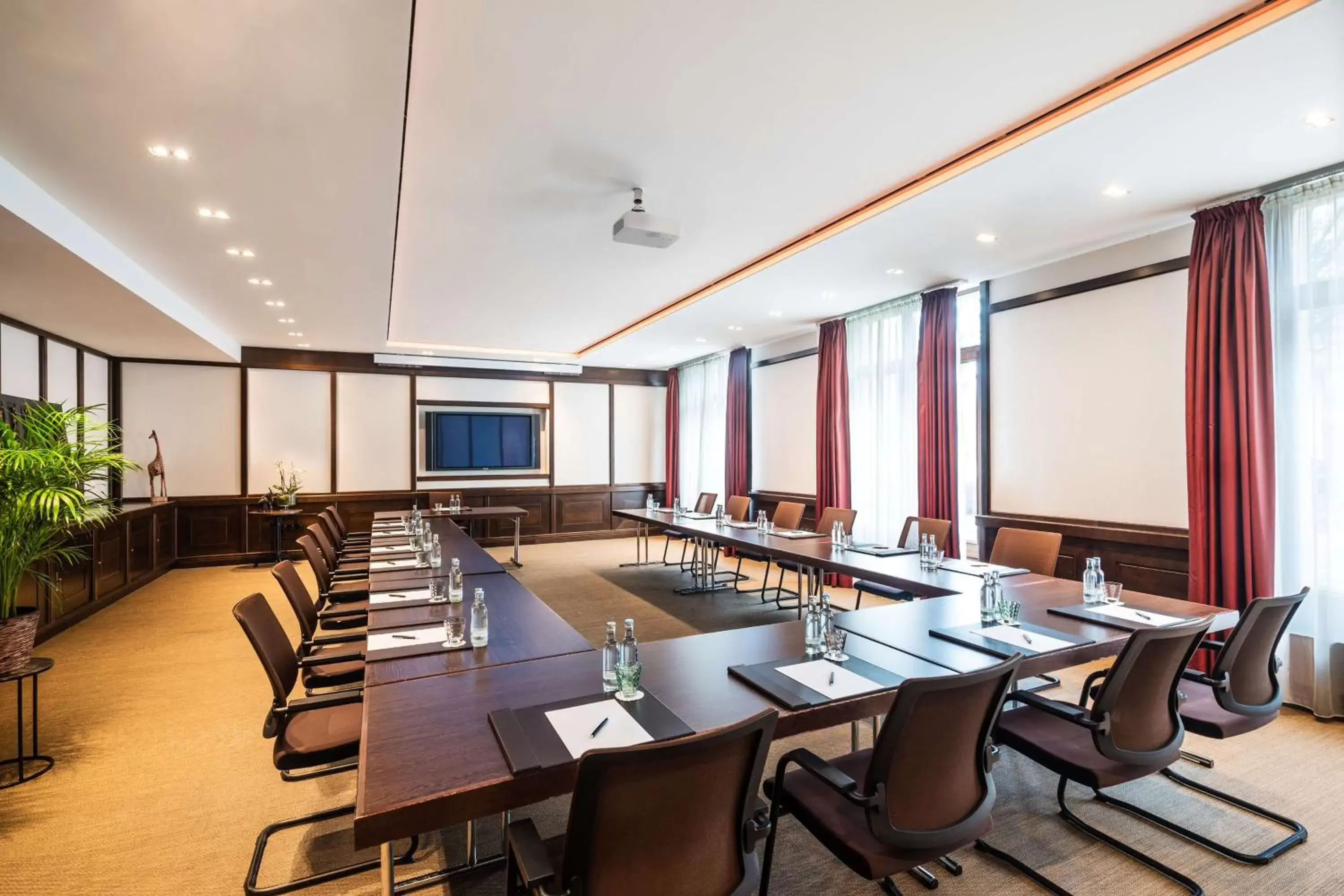 Meeting/conference room in Lindner Hotel Hamburg Hagenbeck, part of JdV by Hyatt