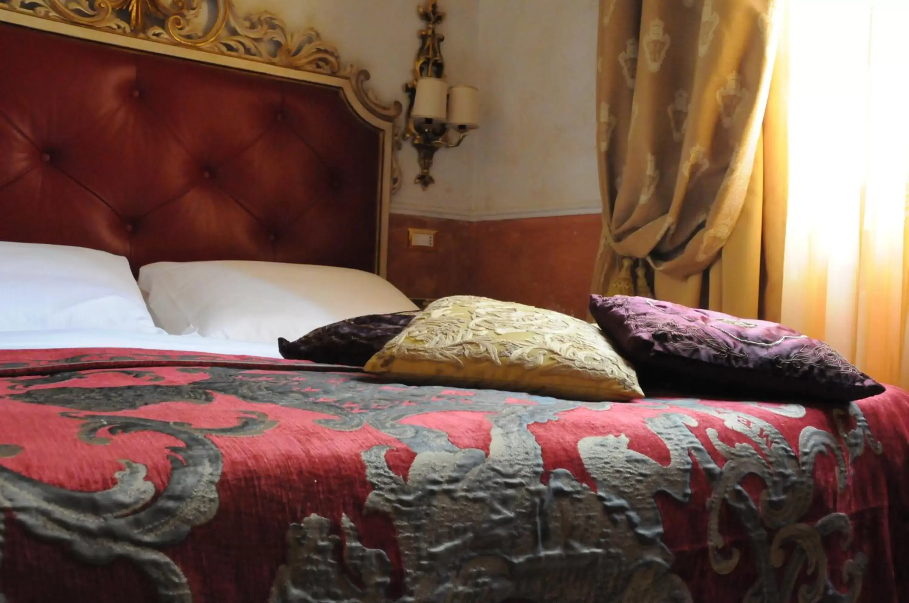 Bed in Romanico Palace Luxury Hotel & SPA