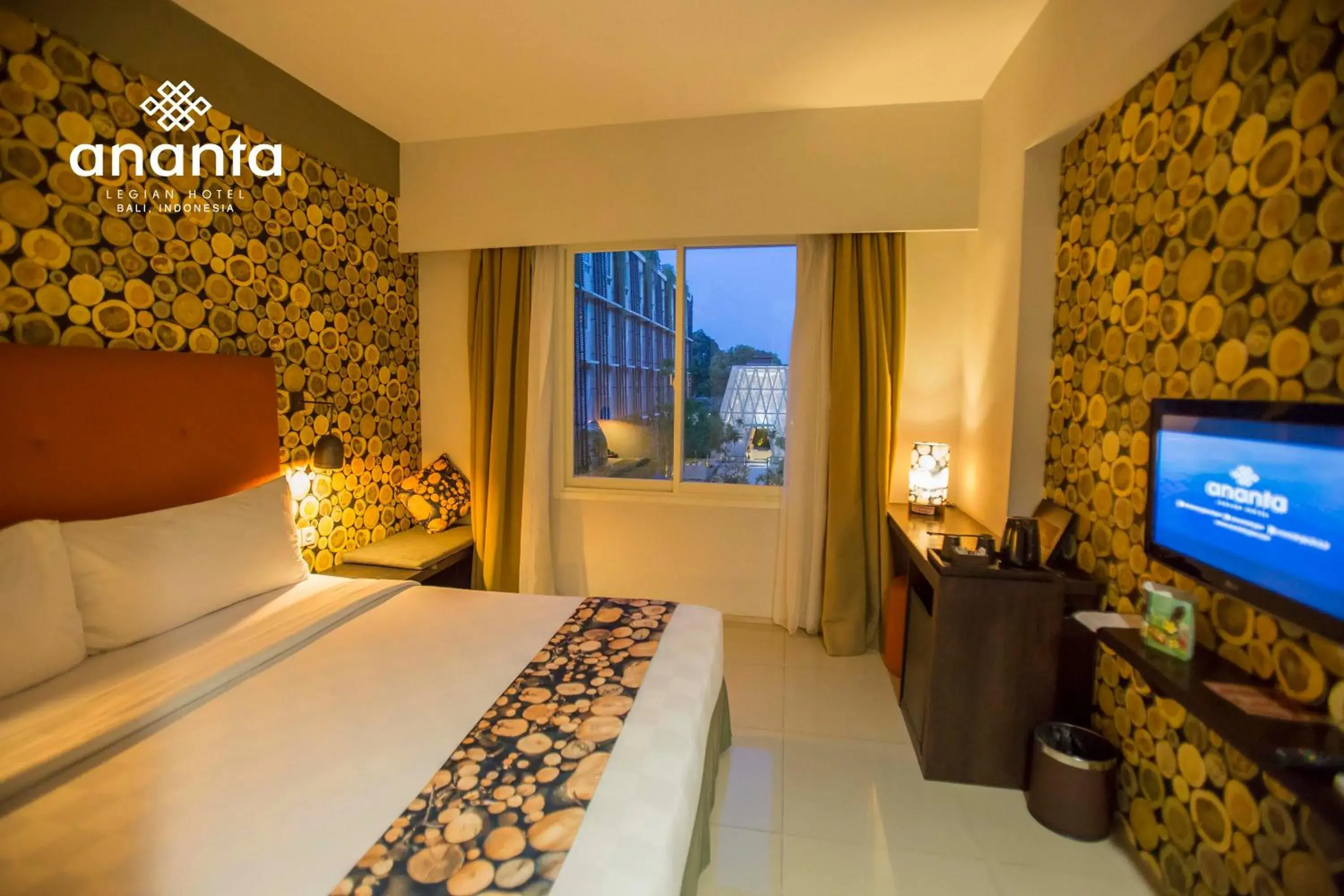 Bed in Ananta Legian Hotel