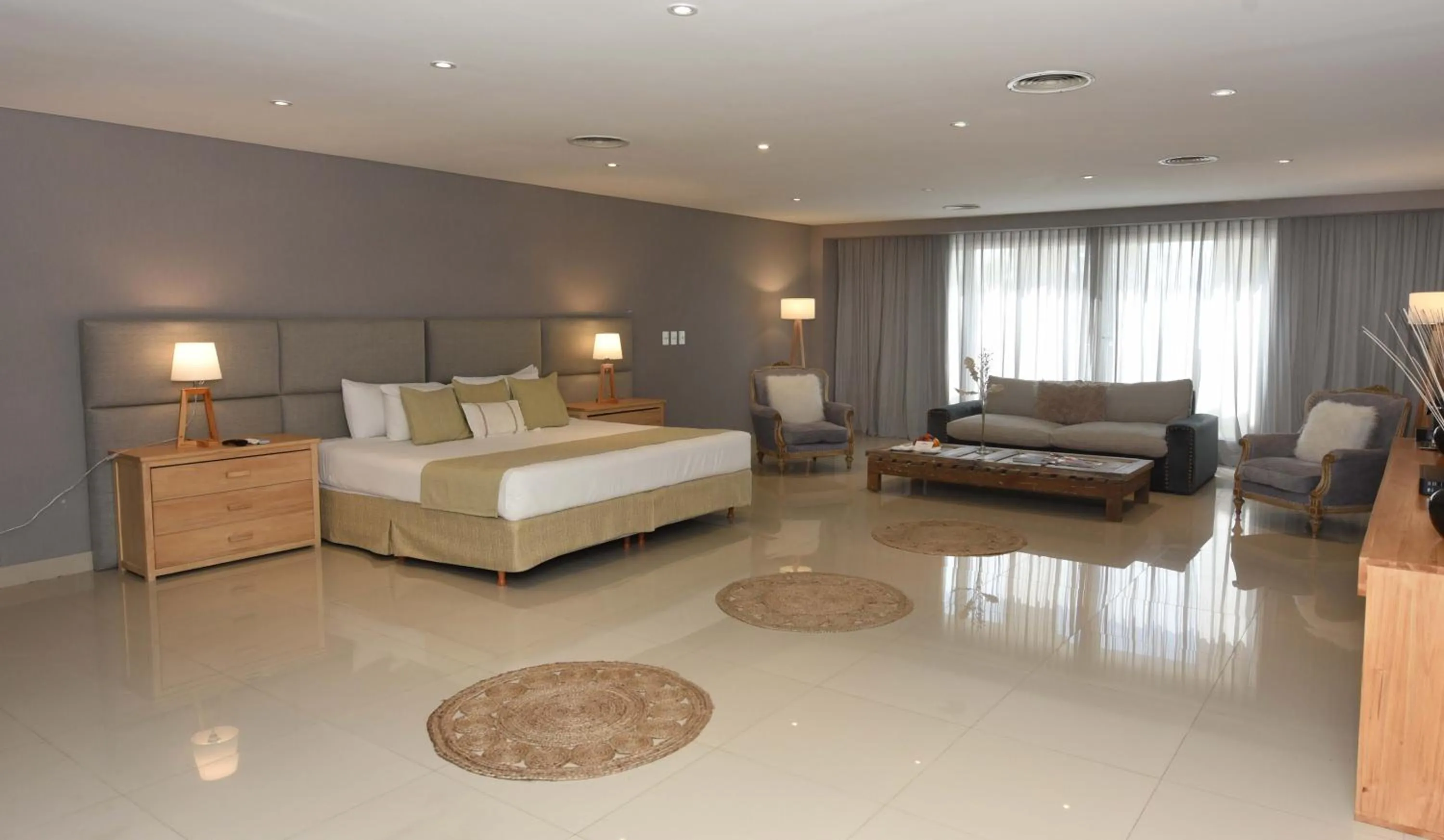 Bed in Howard Johnson Resort & Convention Center Ezeiza