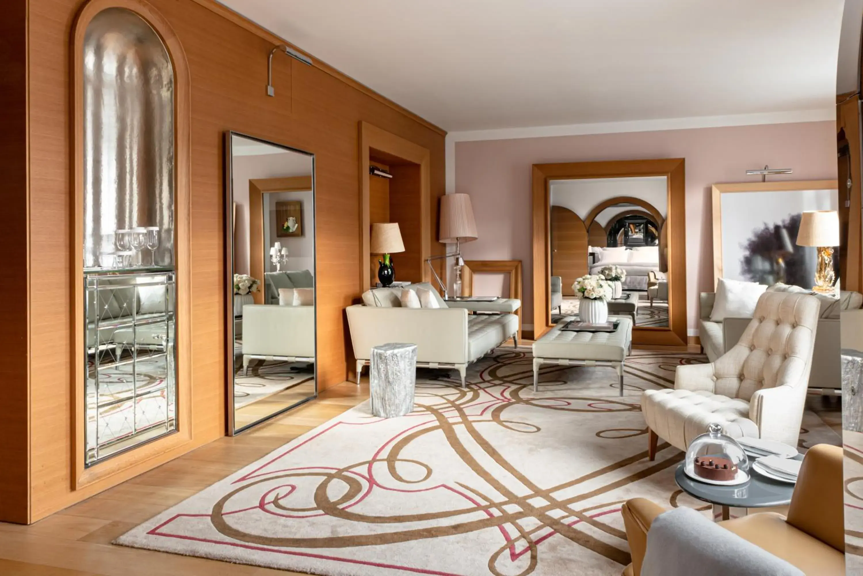 Living room in Le Royal Monceau Hotel Raffles Paris