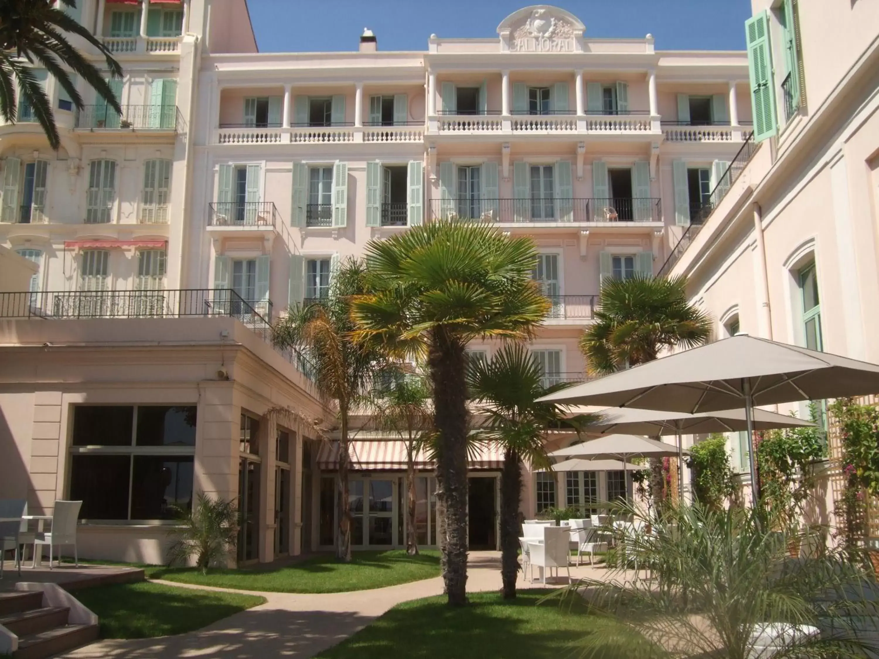 Facade/entrance, Property Building in Hôtel Vacances Bleues Balmoral