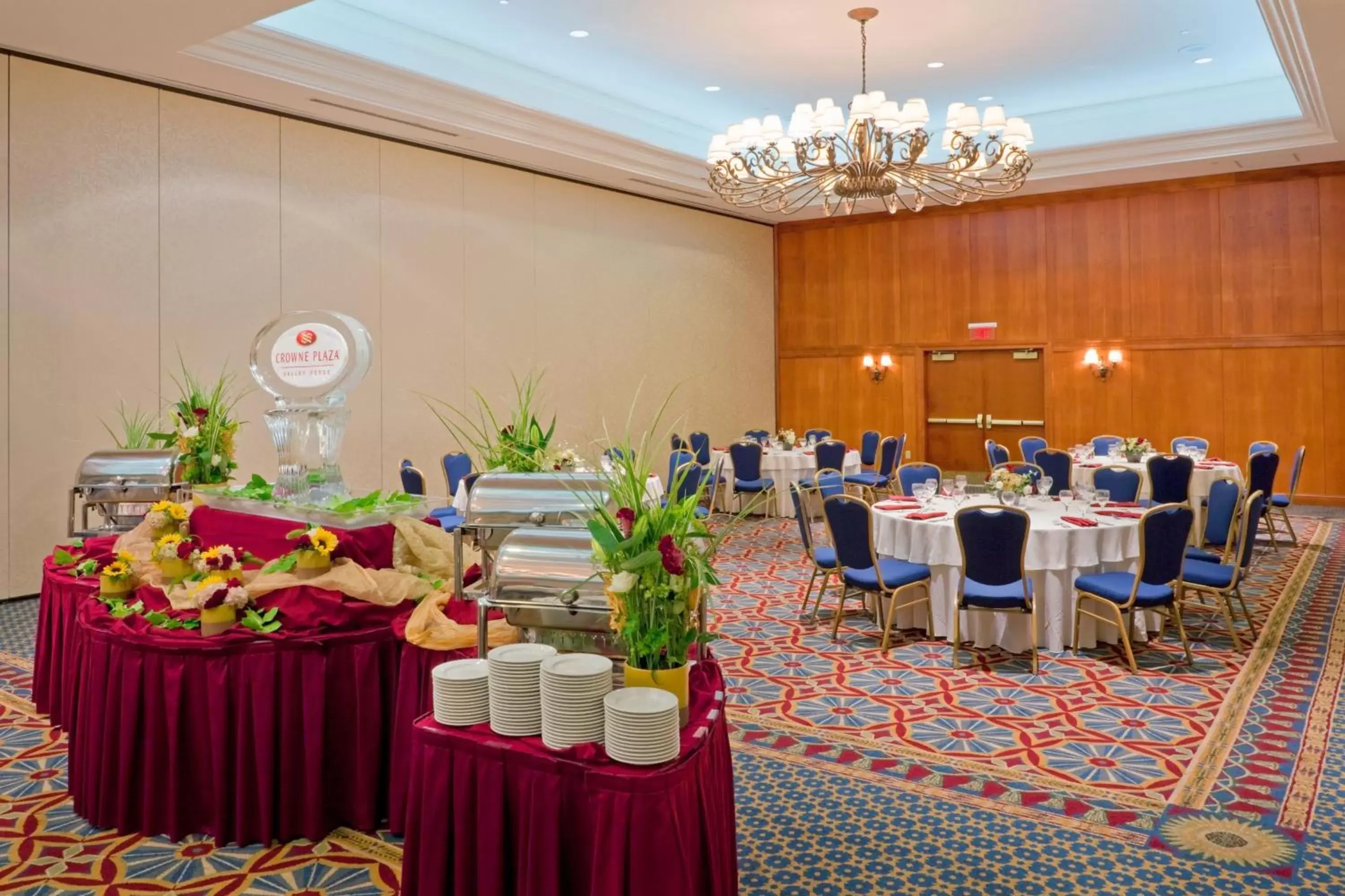 Banquet/Function facilities, Restaurant/Places to Eat in Crowne Plaza Hotel Philadelphia - King of Prussia, an IHG Hotel