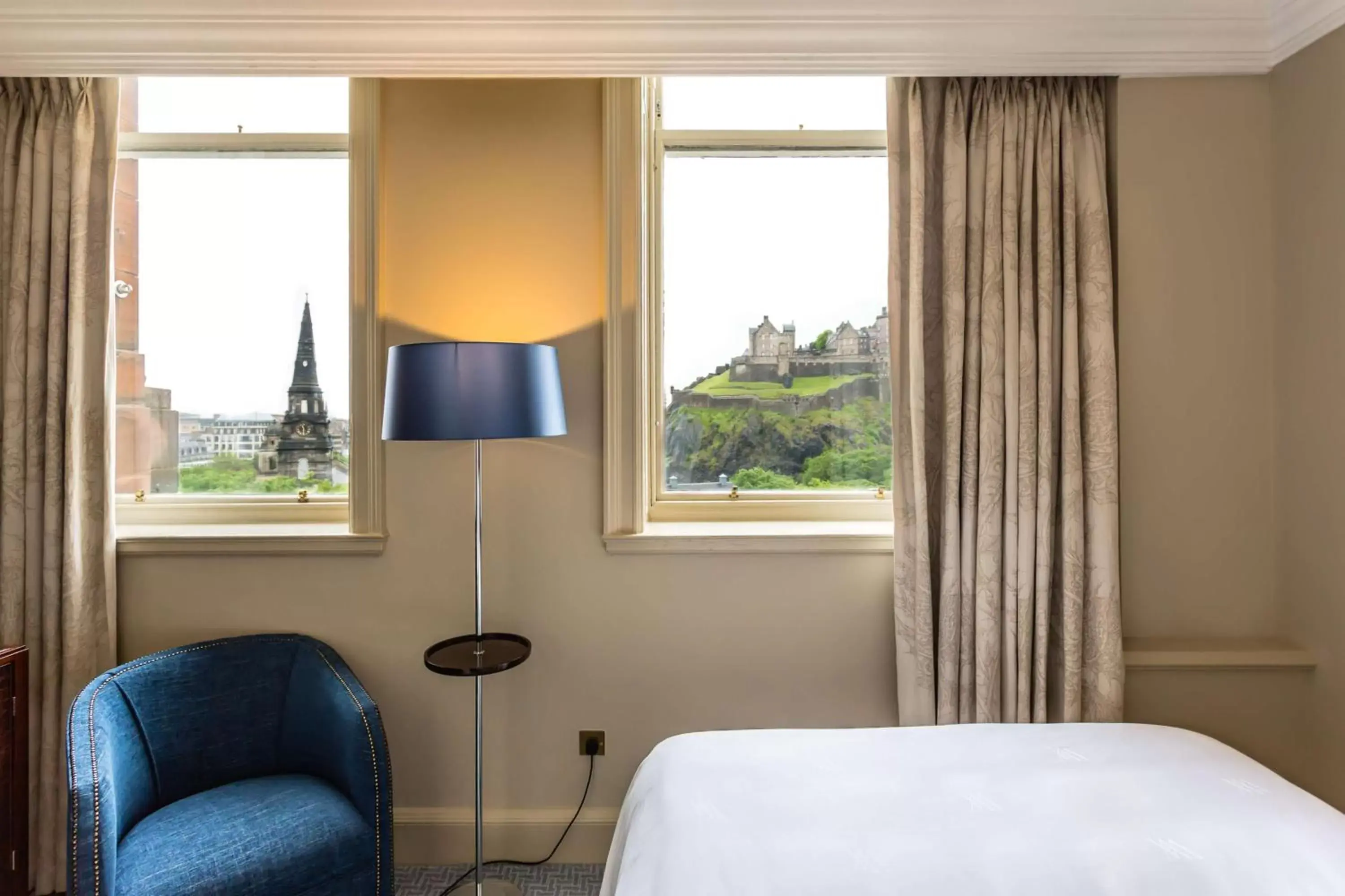 Bed in Waldorf Astoria Edinburgh - The Caledonian