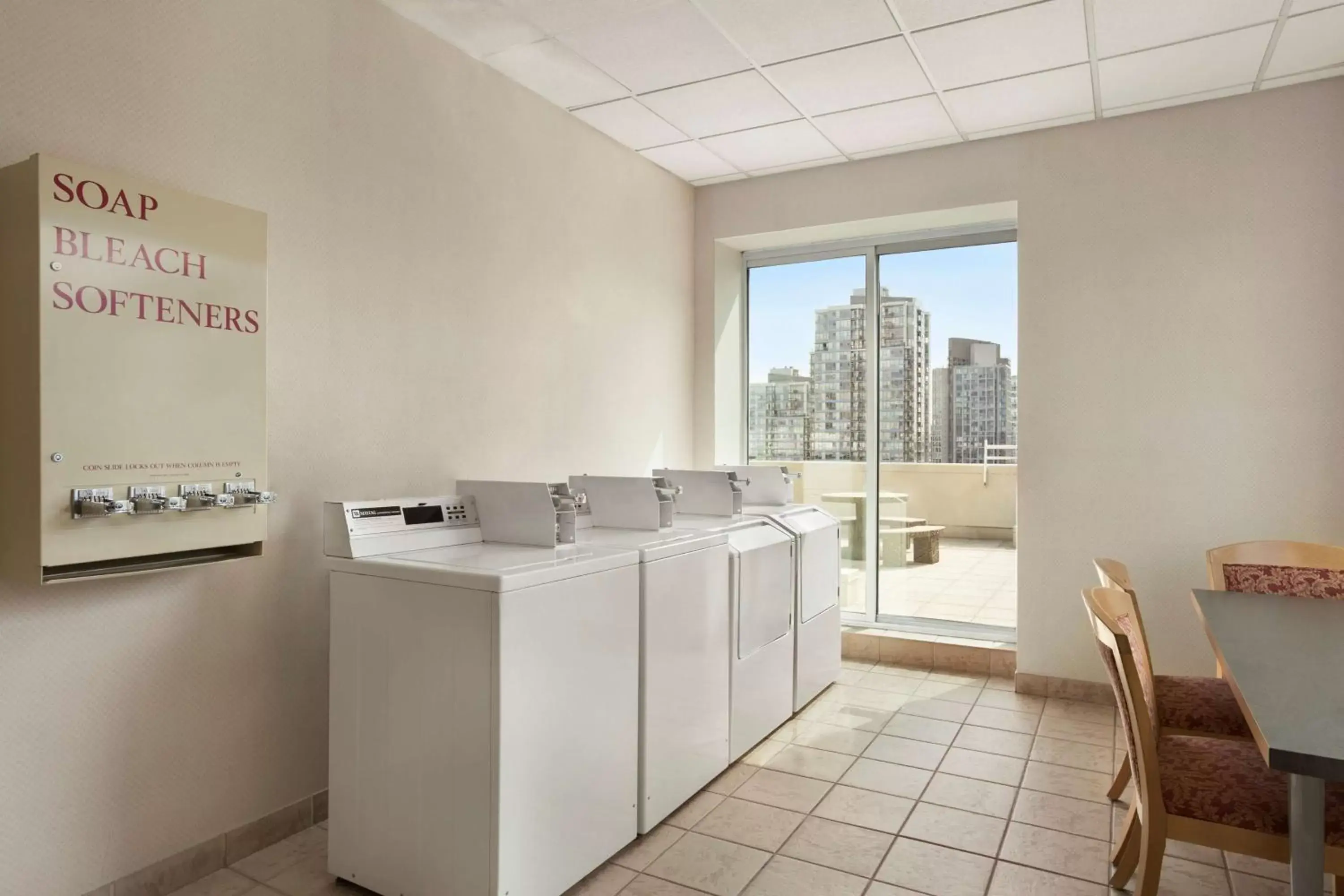 Property building in Hampton Inn & Suites, by Hilton - Vancouver Downtown Property building in Hampton Inn & Suites, by Hilton - Vancouver Downtown