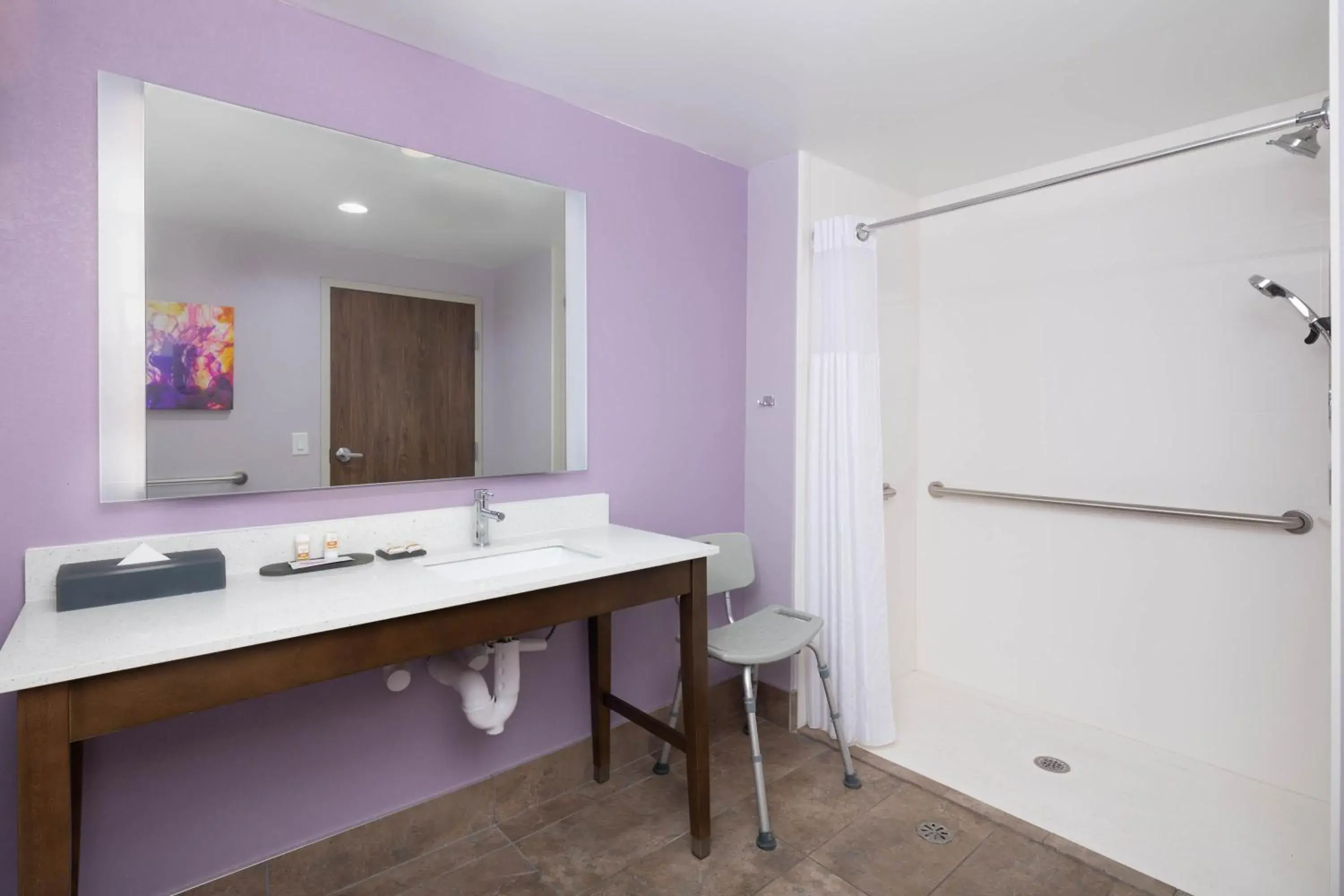 Bathroom in La Quinta Inn & Suites by Wyndham Perry