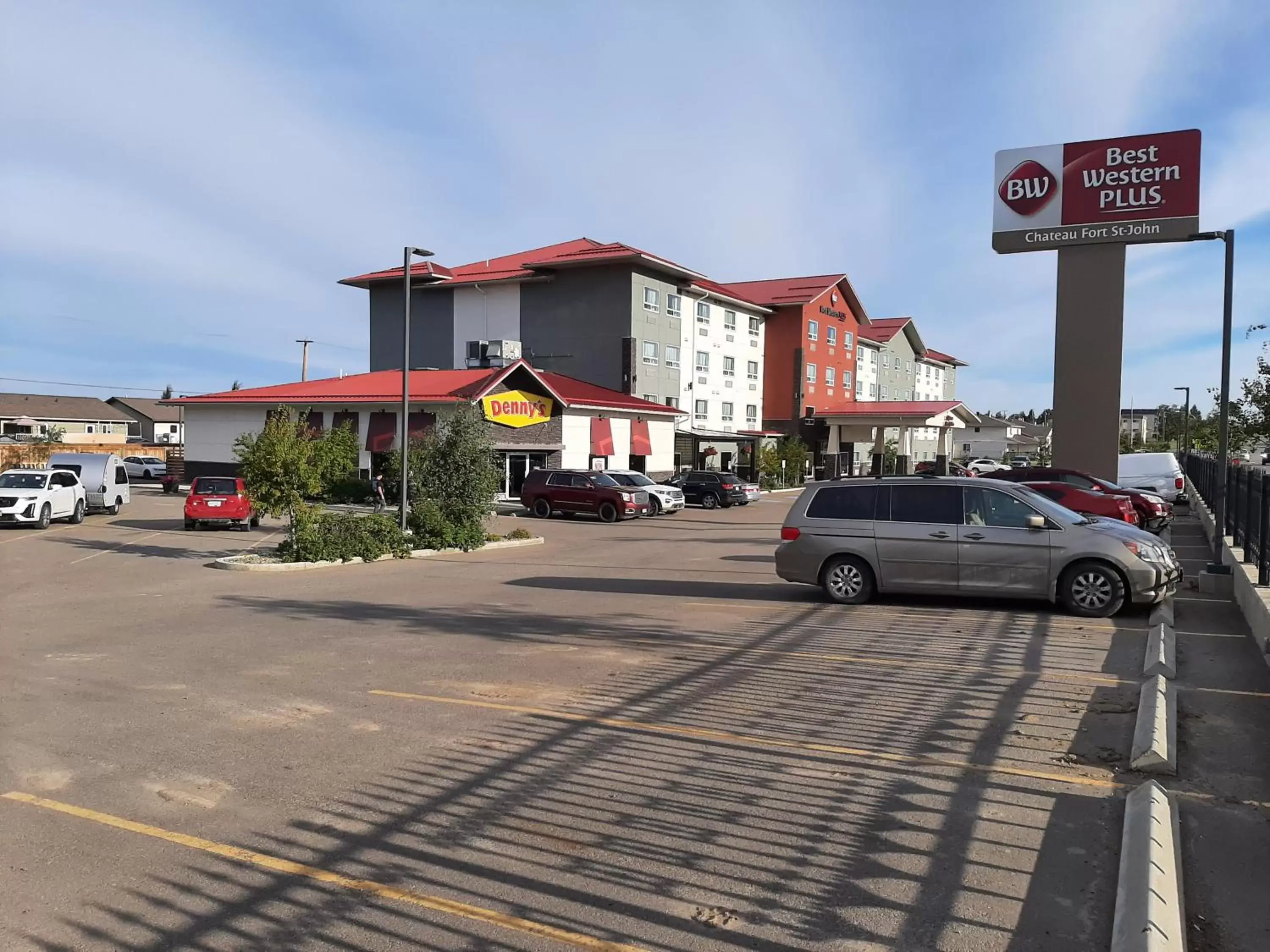 Restaurant/places to eat, Property Building in Best Western Plus Chateau Fort St. John