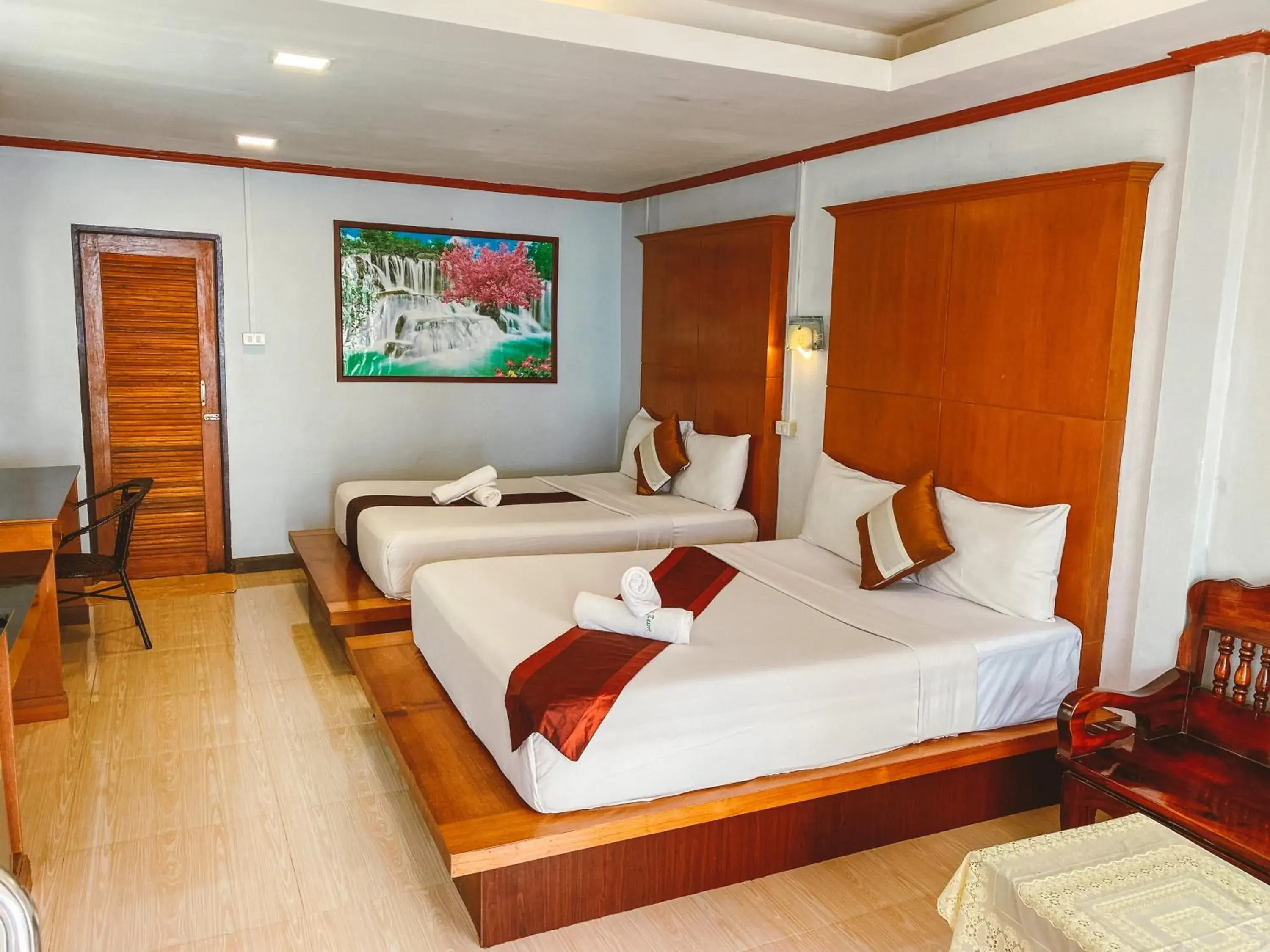 Bed in Lanta Paradise Beach Resort