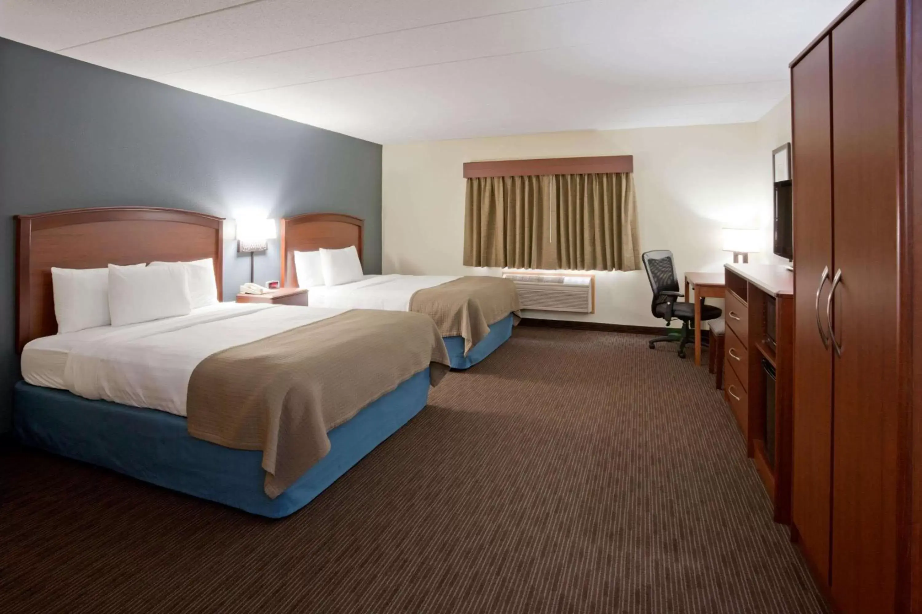 Photo of the whole room, Bed in AmericInn by Wyndham Princeton MN