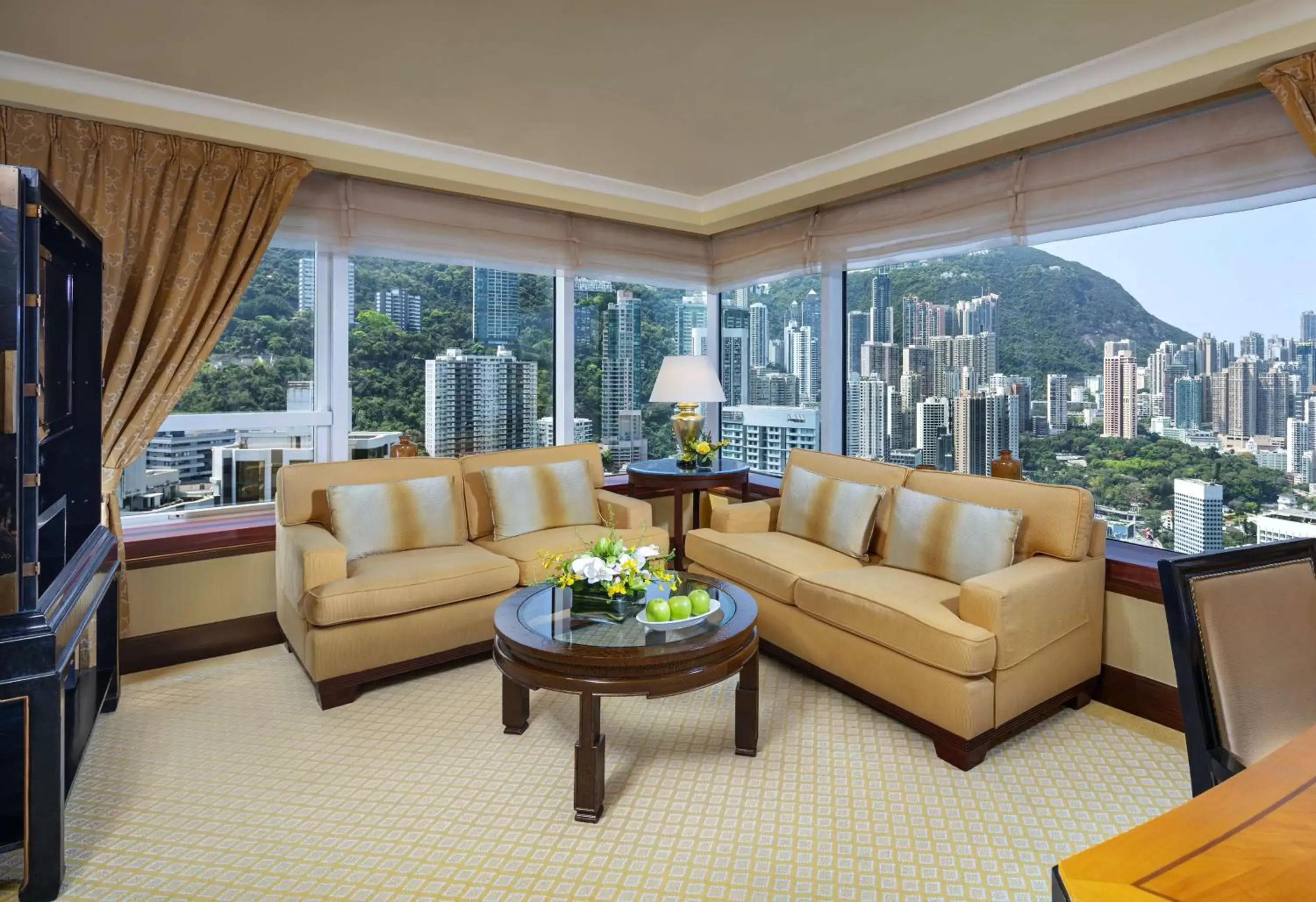 View (from property/room), Seating Area in Conrad Hong Kong