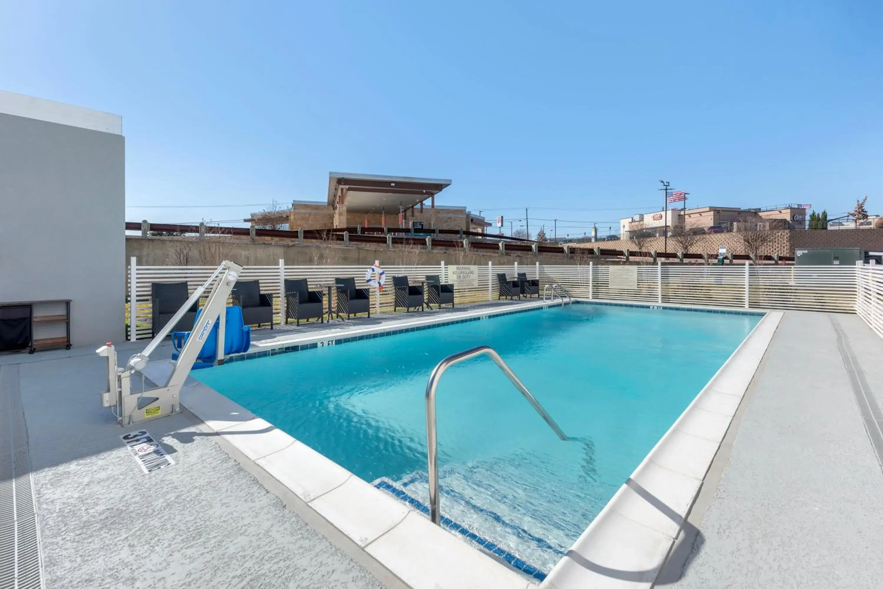 Swimming Pool in Hampton Inn Harker Heights