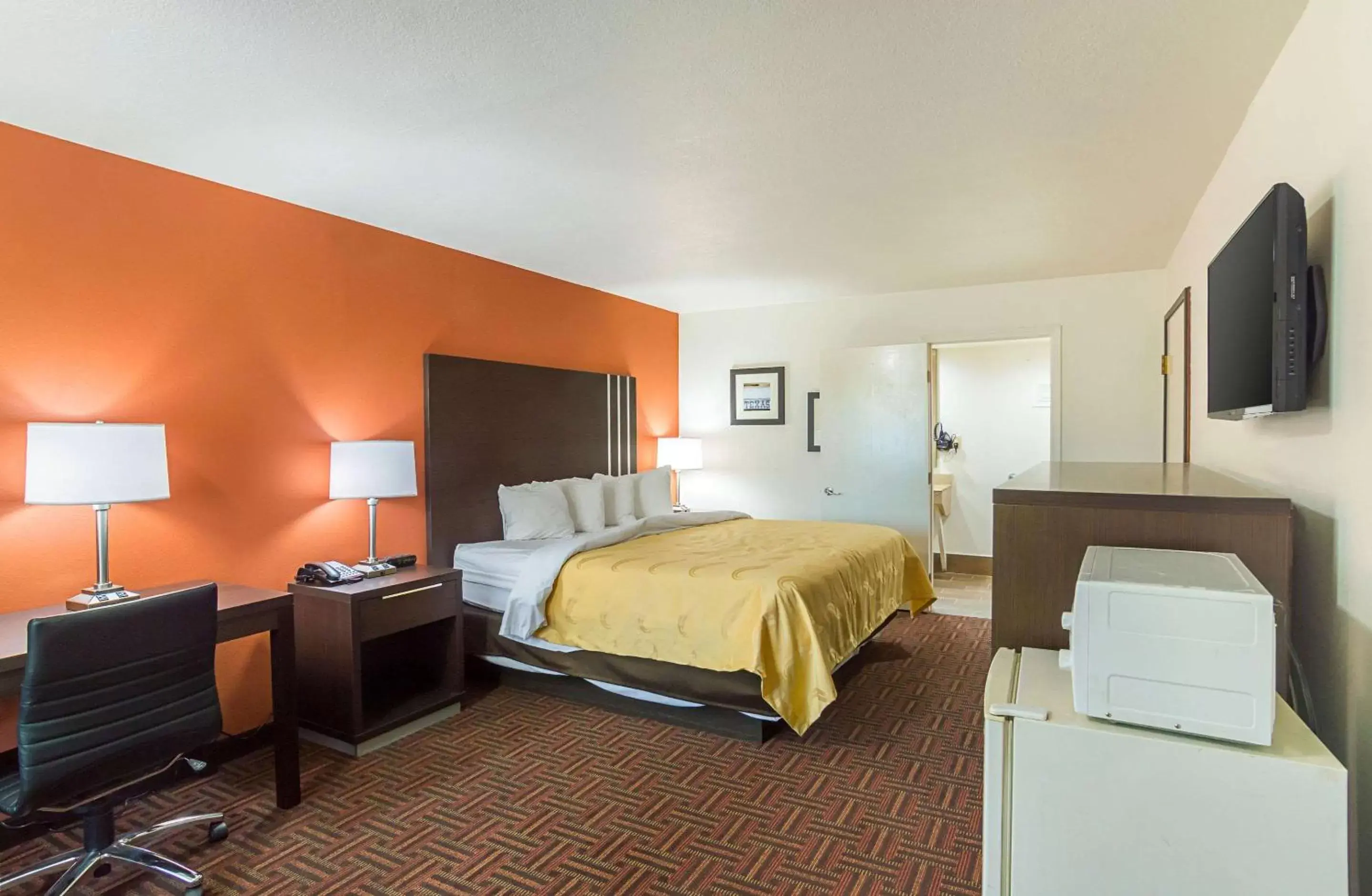 Photo of the whole room, Bed in Quality Inn East Amarillo