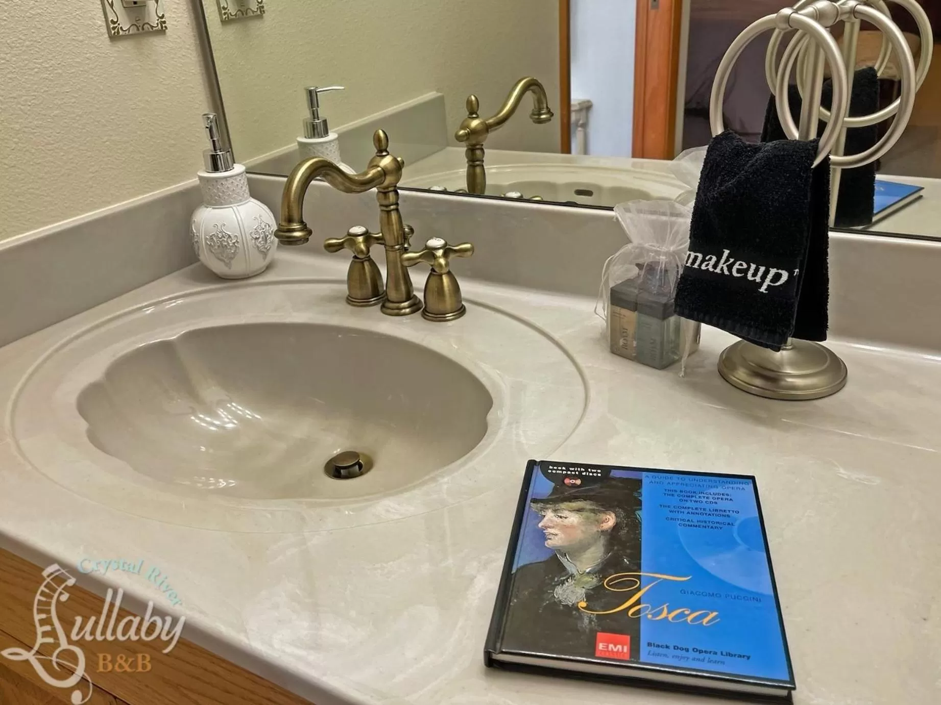 Bathroom in Crystal River Lullaby B&B