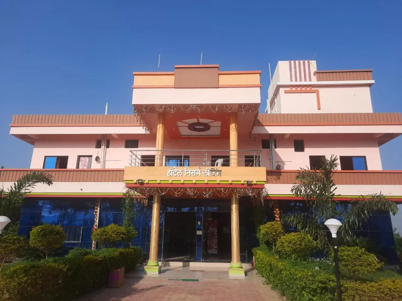 Hotel Nisarg Lodging And Restaurant