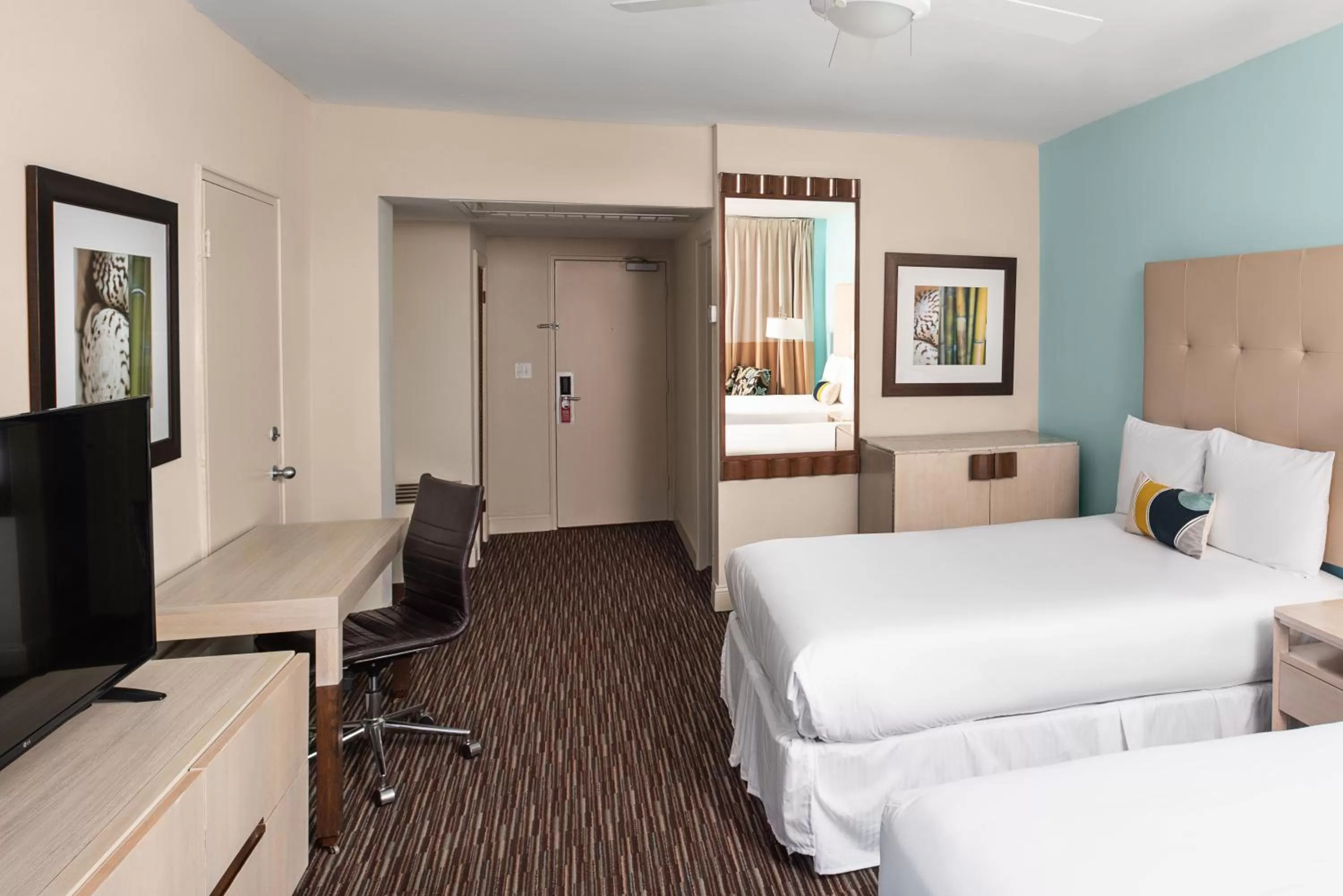 Bedroom, Bed in Sherry Frontenac Oceanfront