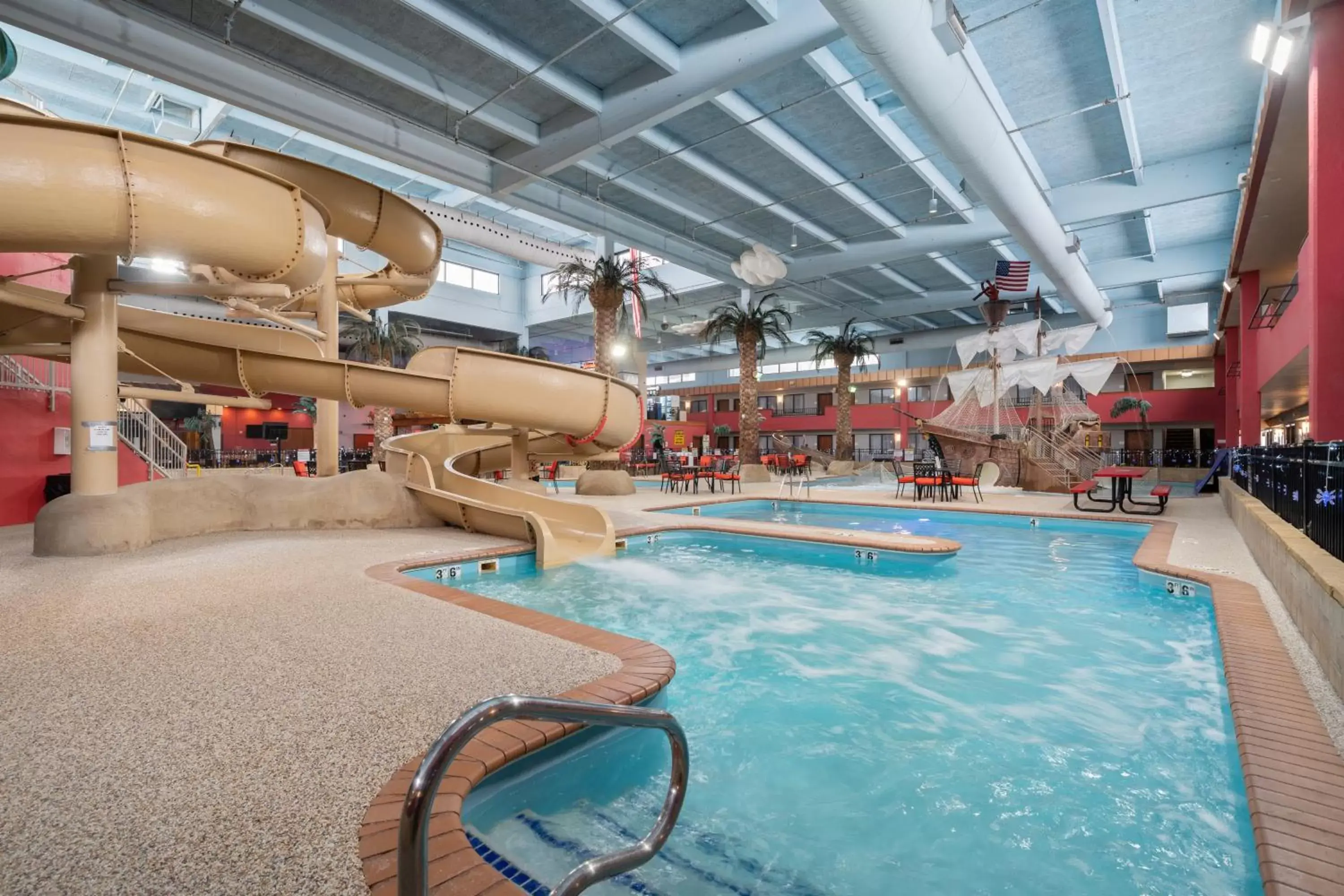 Aqua park, Swimming Pool in Ramada by Wyndham Sioux Falls Airport - Waterpark Resort & Event Center