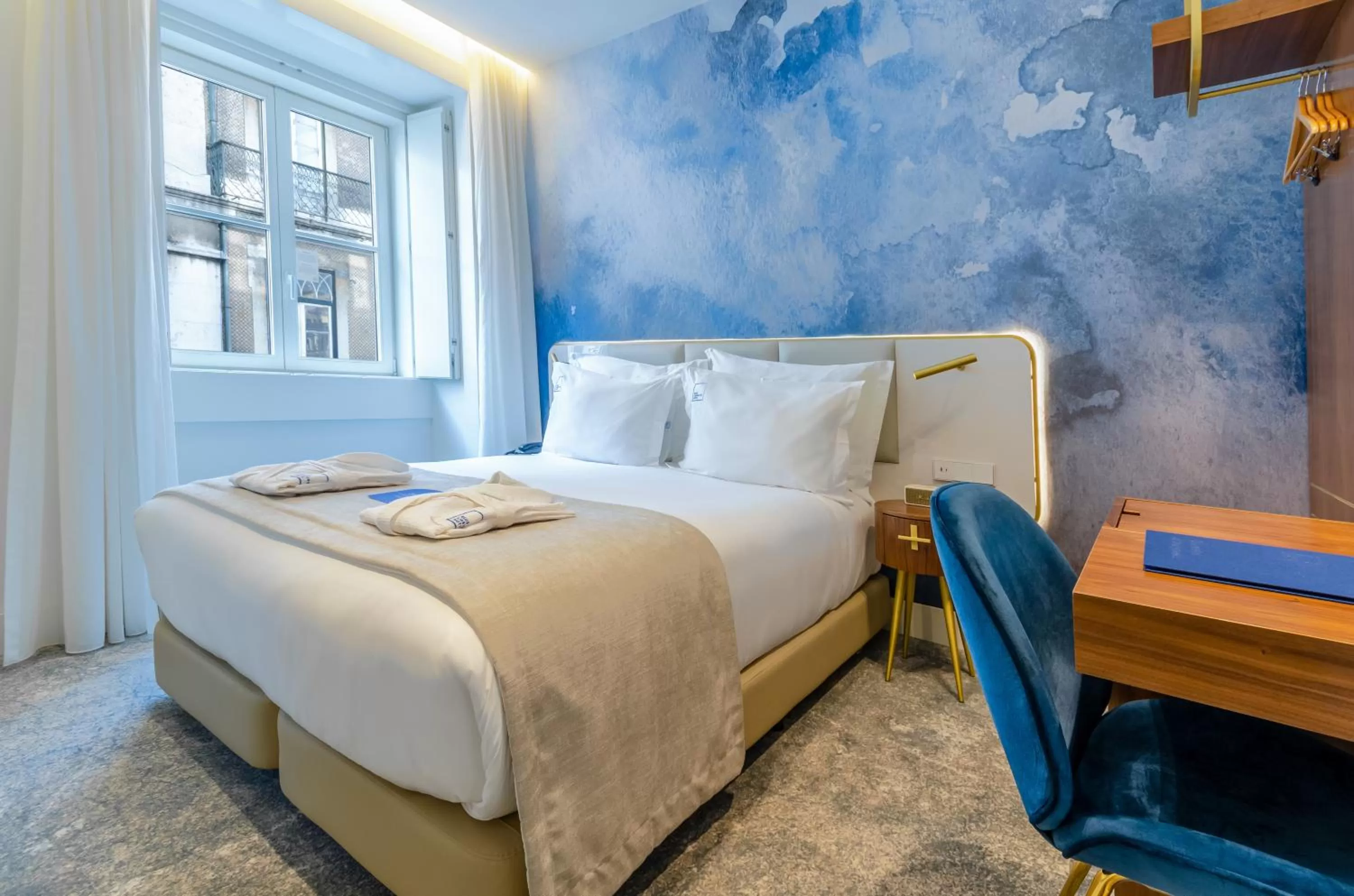 Bed in Blue Liberdade Hotel