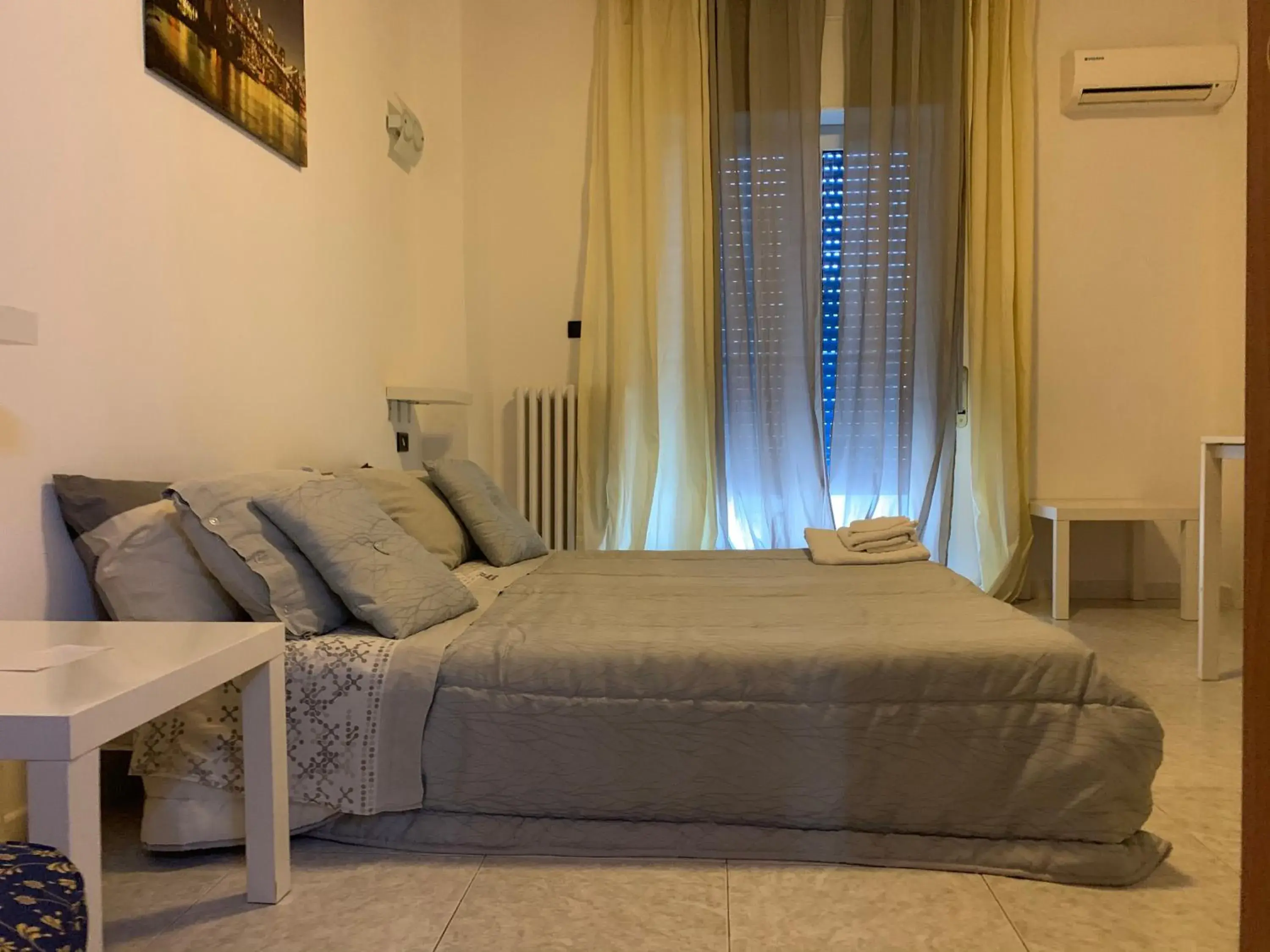 Photo of the whole room, Bed in HB Albergo Lamanna