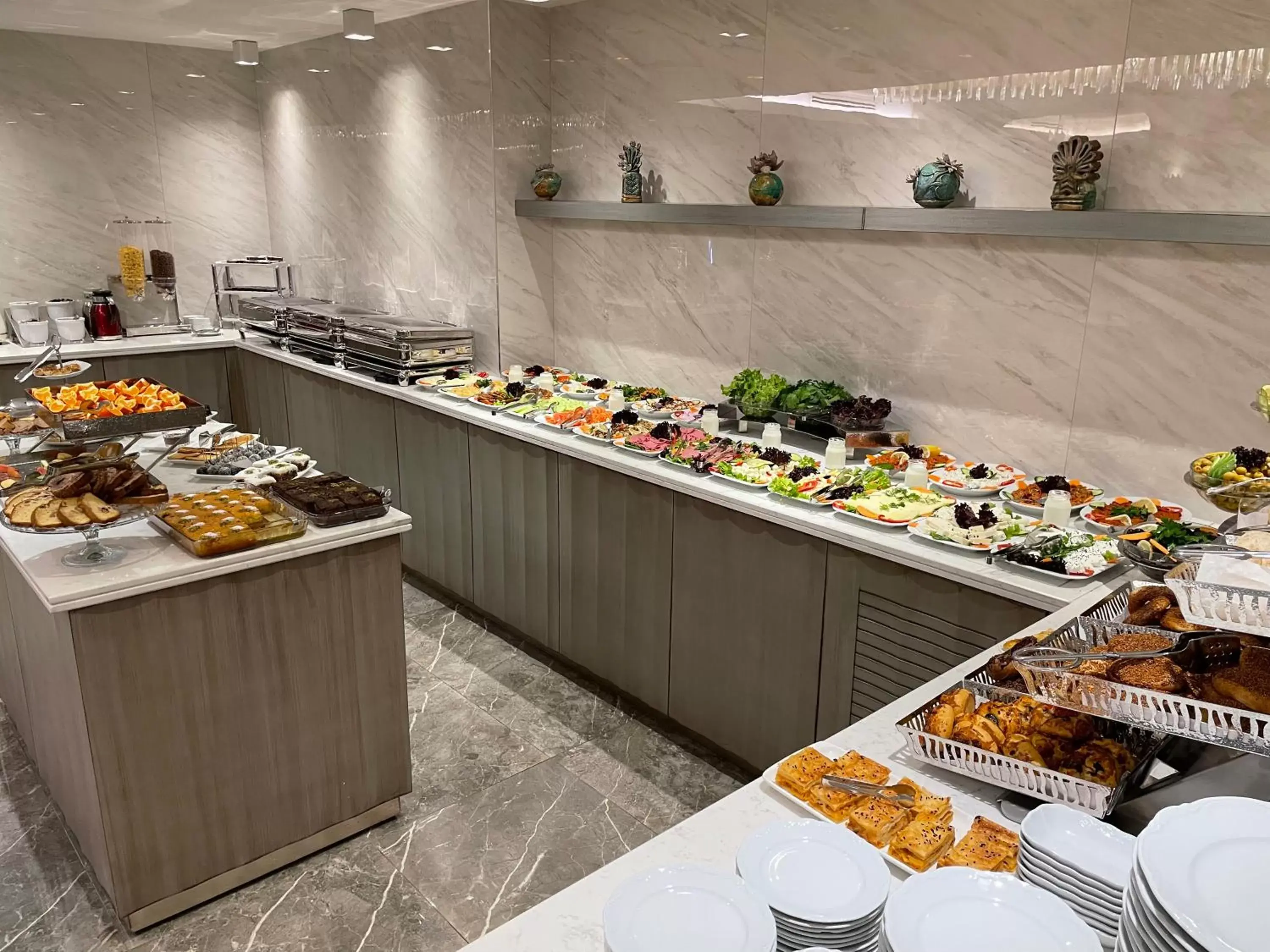 Buffet breakfast, Food in Asur Hotel