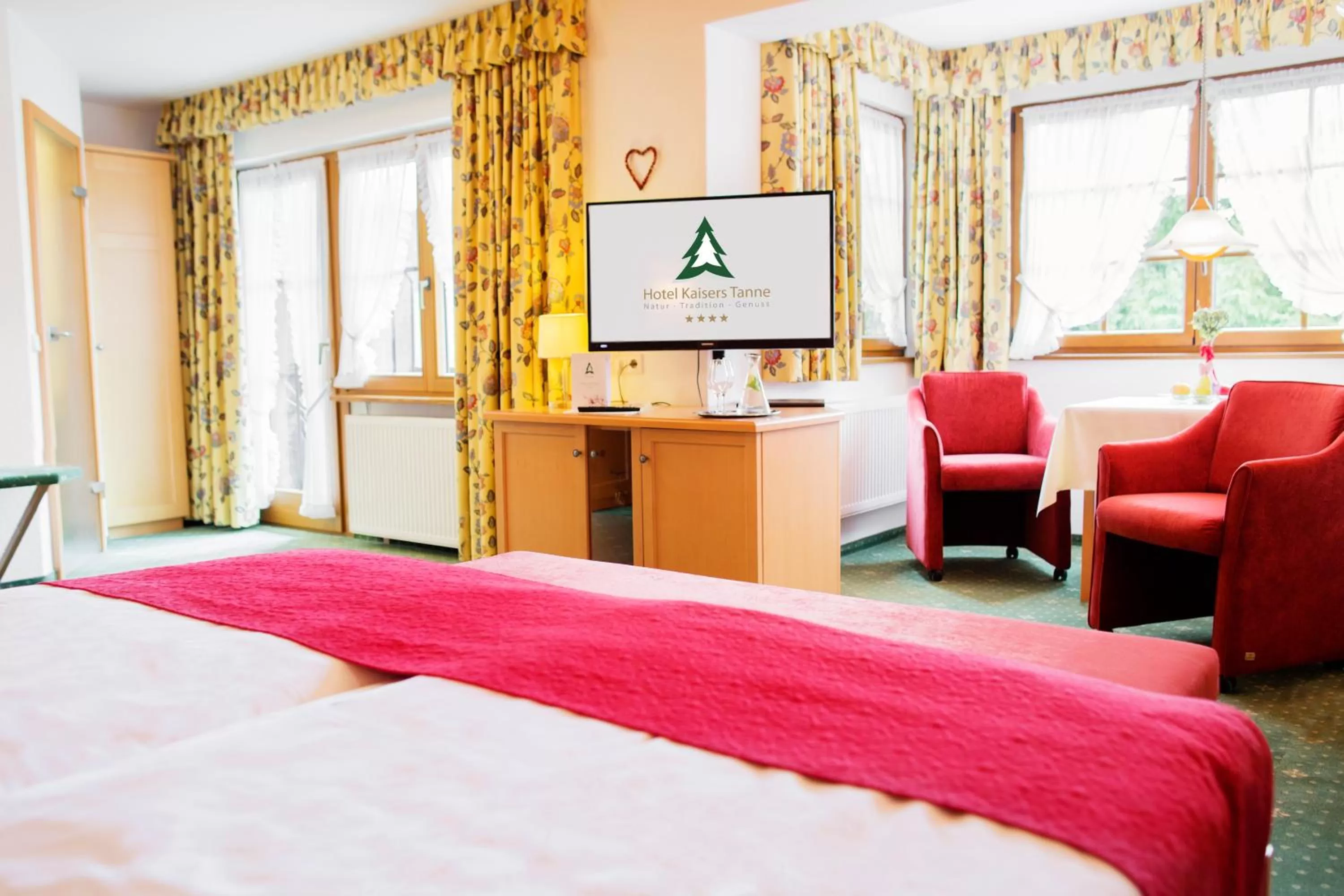 TV/Entertainment Center in Kaisers Tanne - Premium Alles Inklusive Hotel