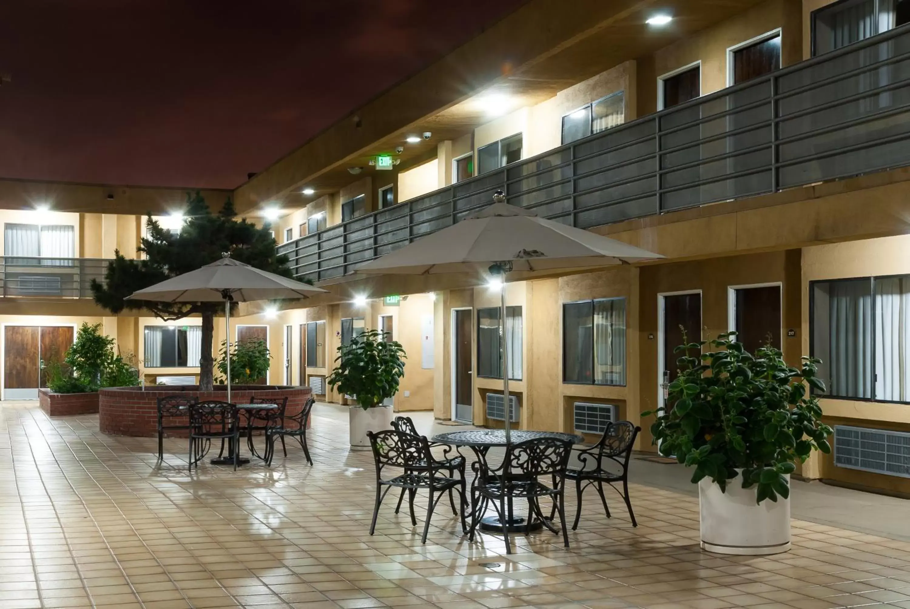 Area and facilities in Gardena Terrace Inn