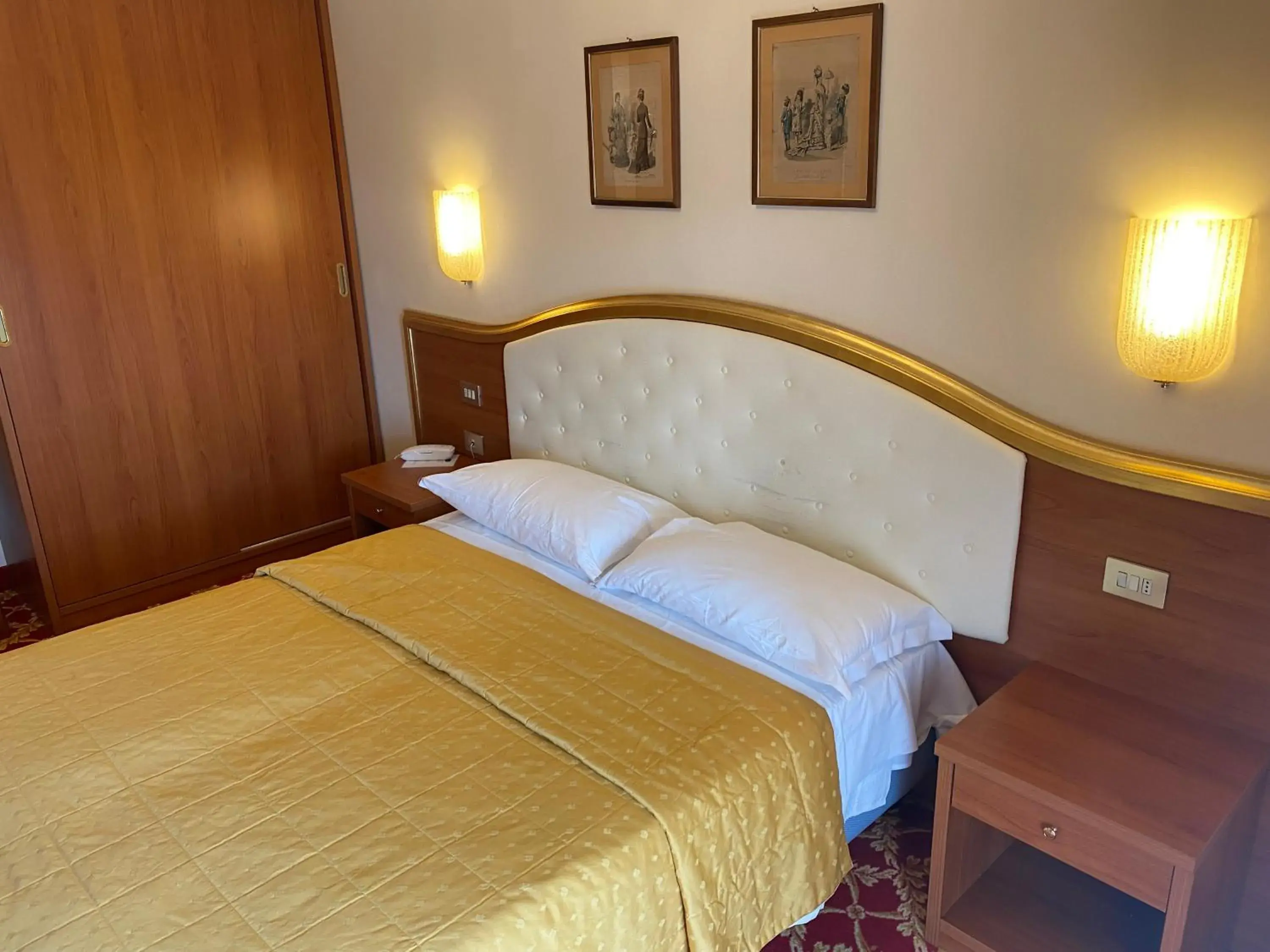 Bed in Hotel Milan Speranza Au Lac