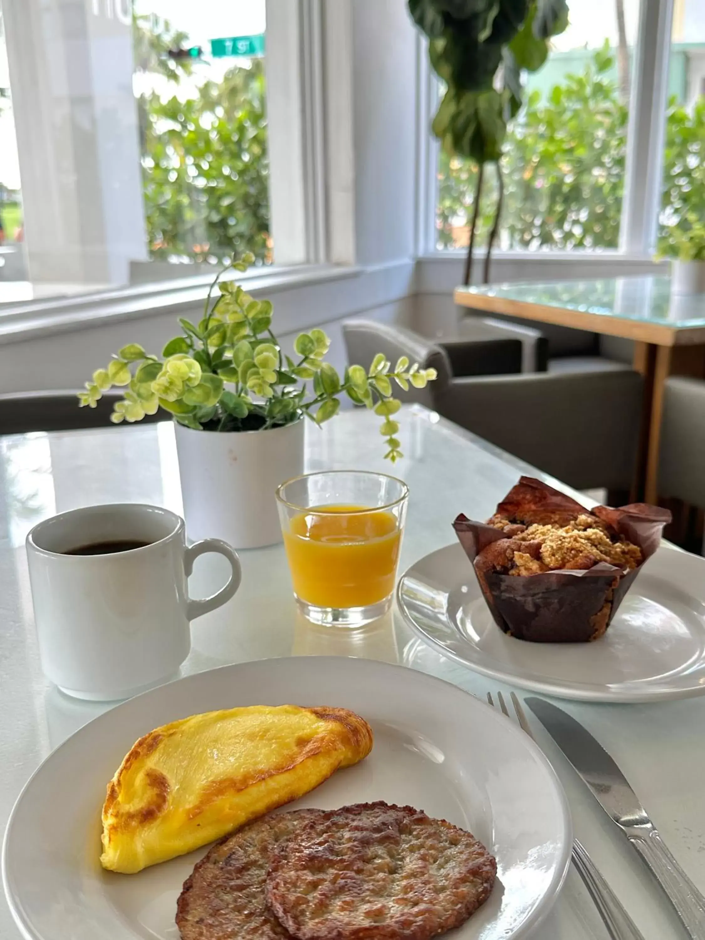Breakfast in Avalon Hotel