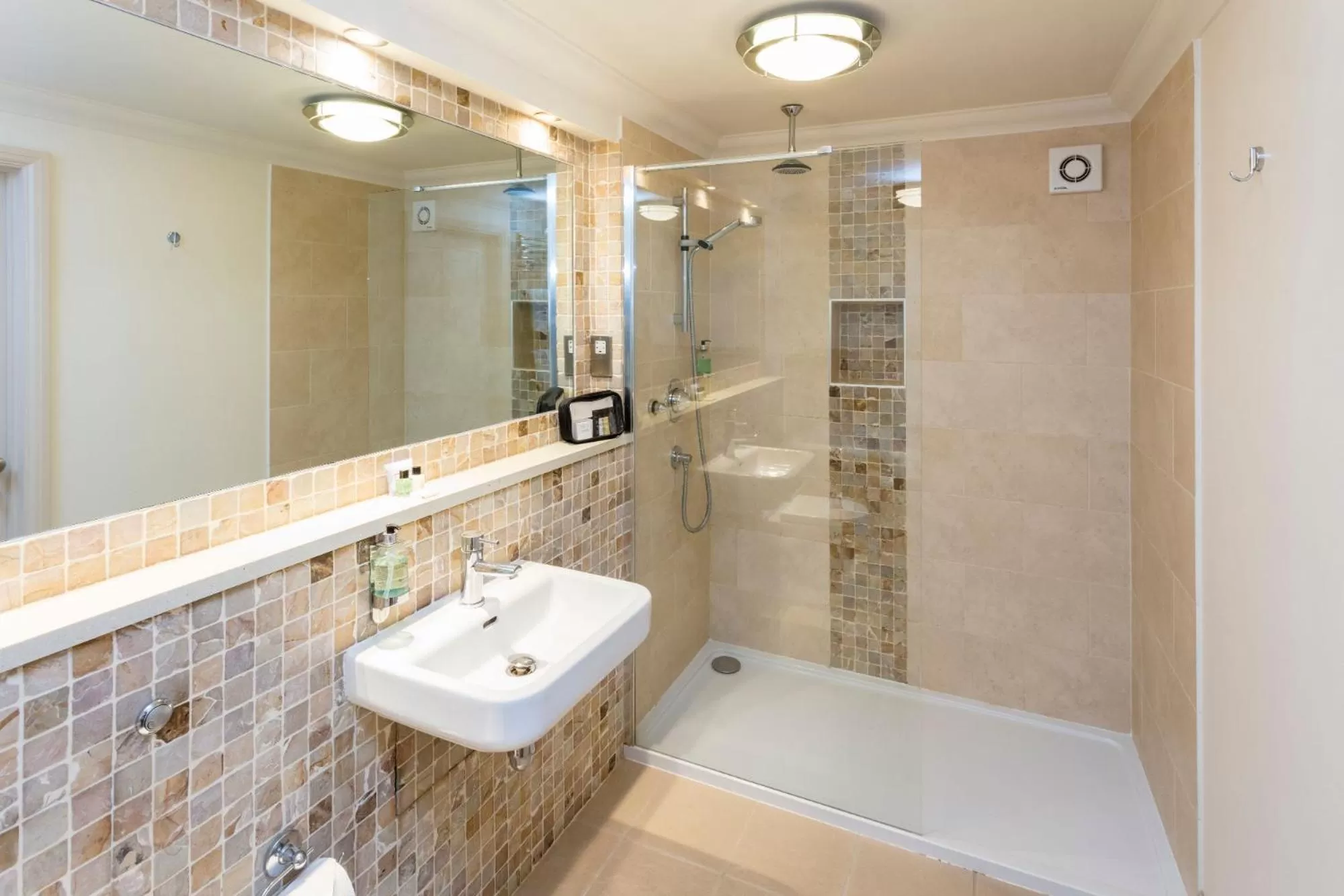 Shower in Park Farm Hotel