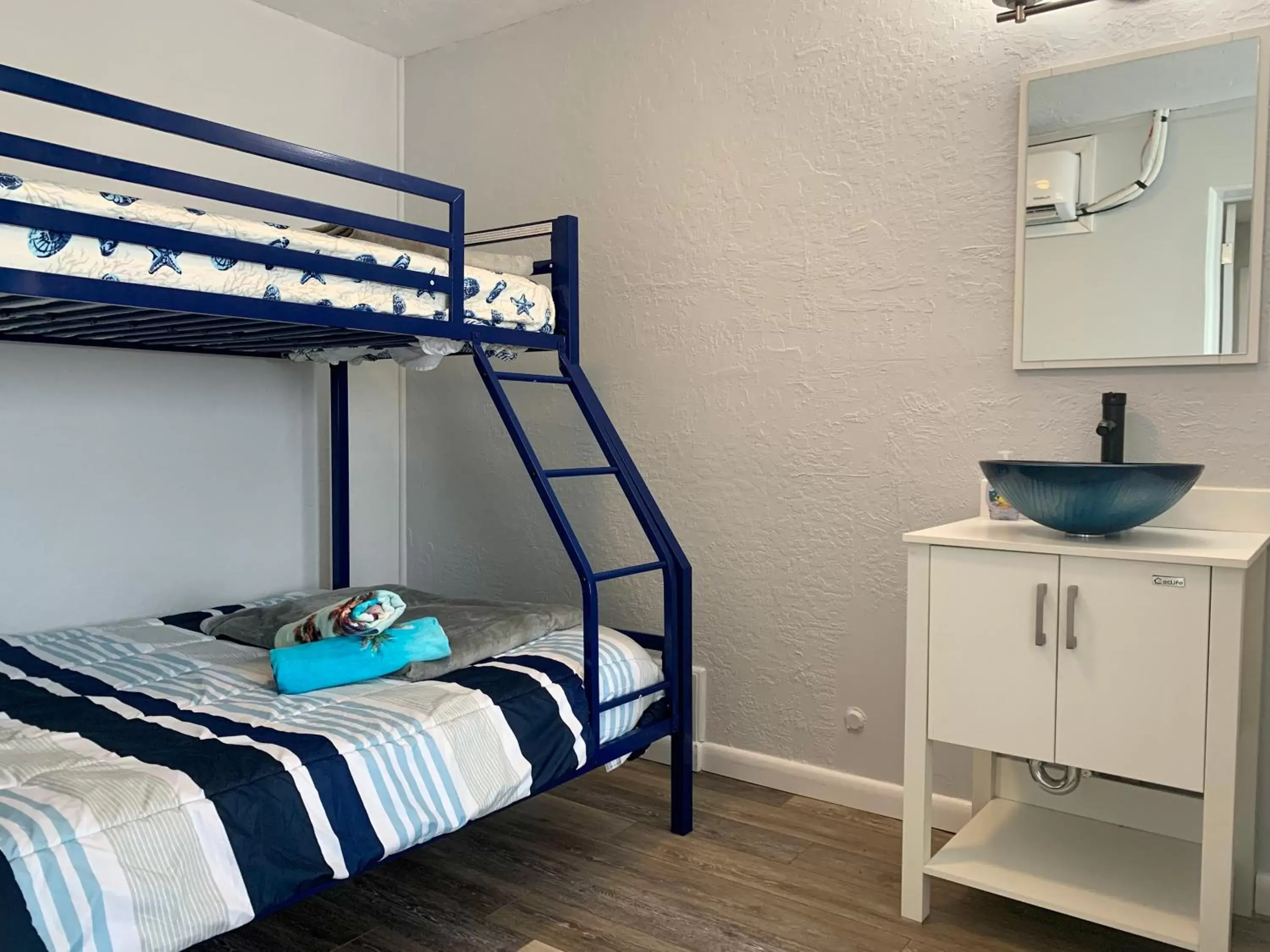 Bunk Bed in Ocean Eleven Suites