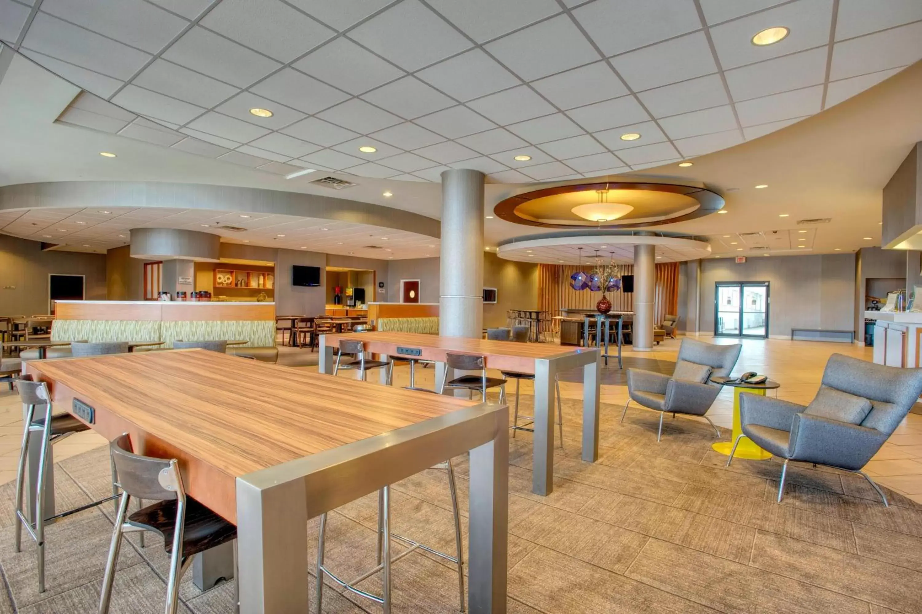 Lobby or reception, Lounge/Bar in SpringHill Suites by Marriott Lawrence Downtown