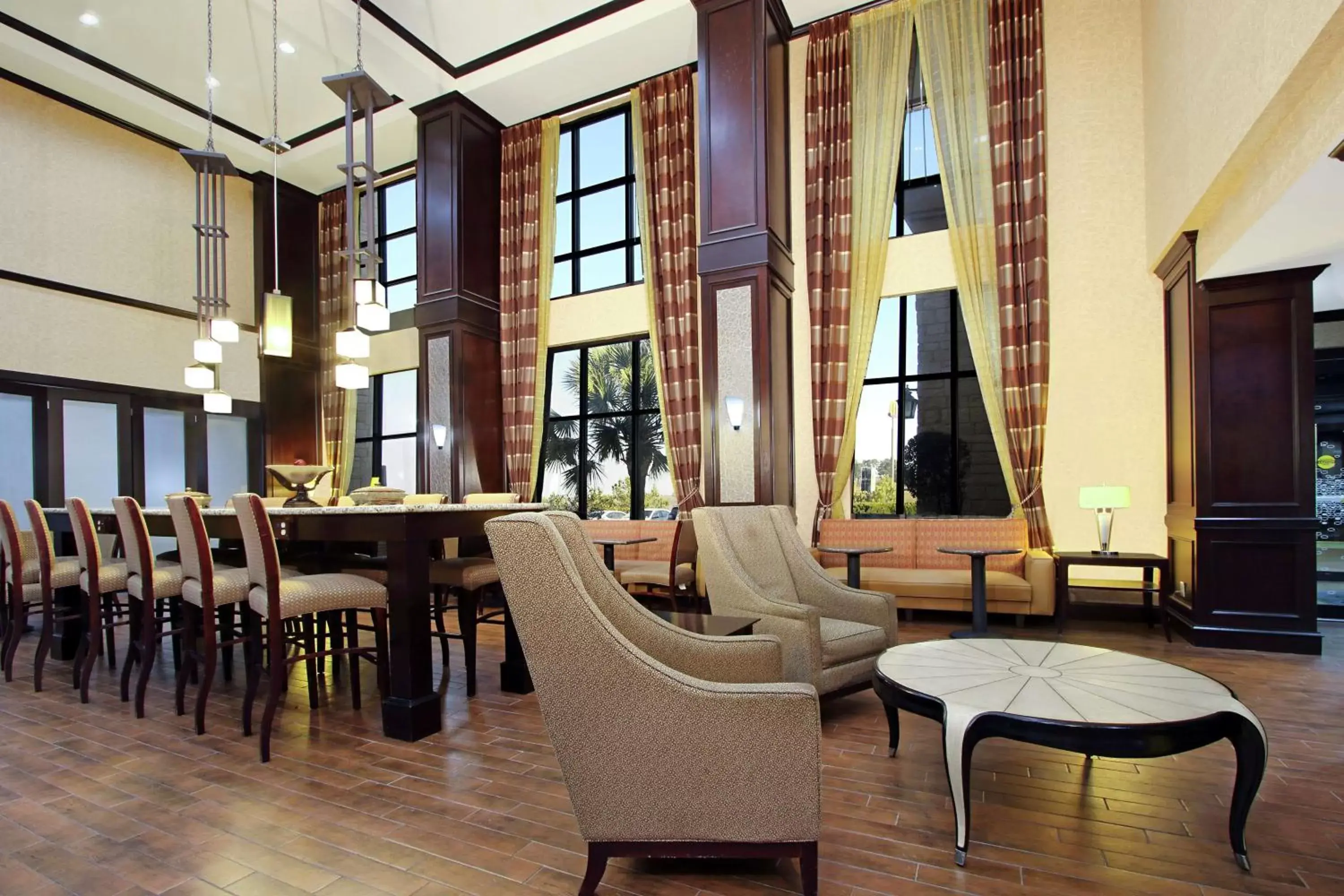 Lobby or reception, Lounge/Bar in Hampton Inn & Suites Buffalo