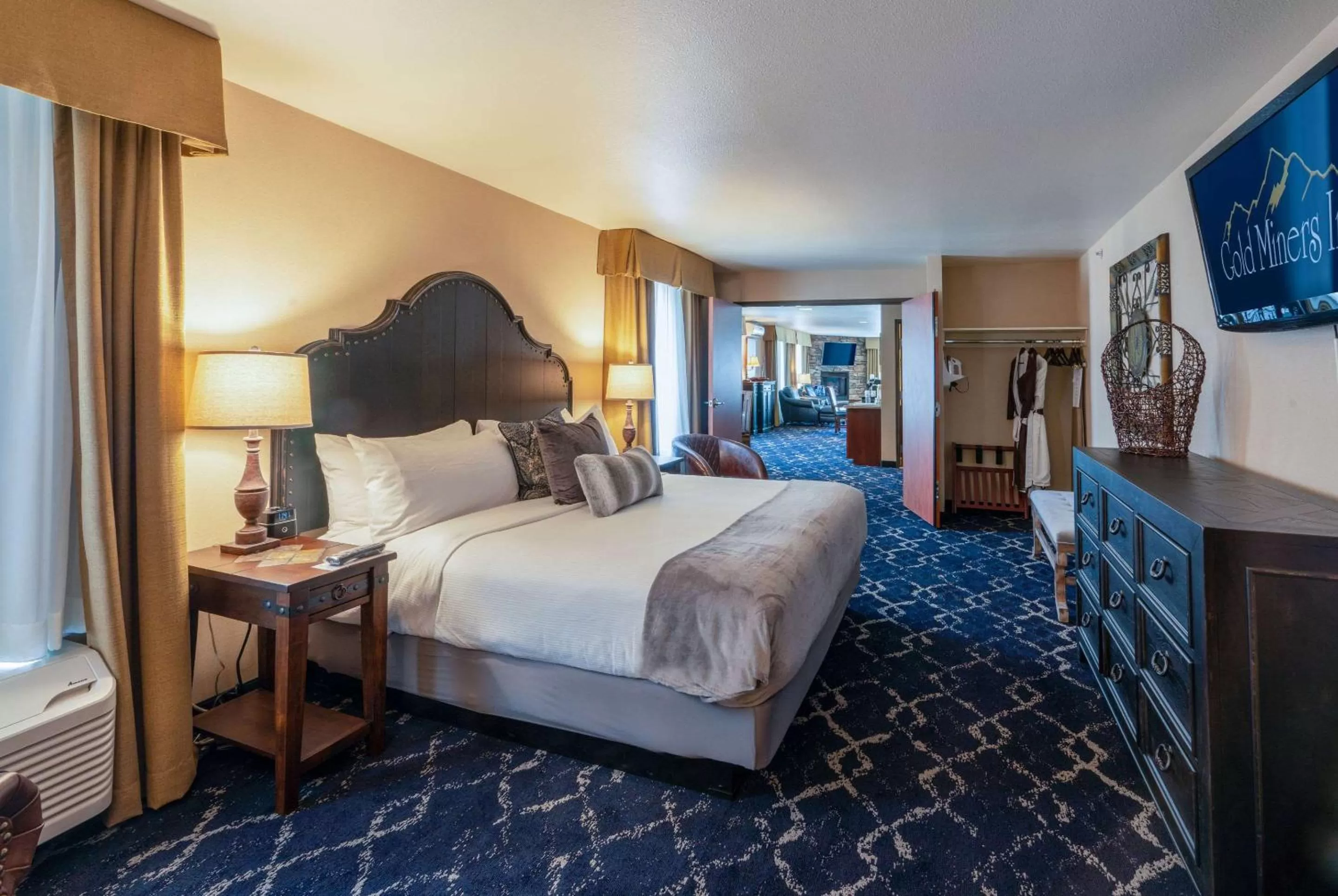 Photo of the whole room, Bed in Gold Miners Inn Grass Valley, an Ascend Collection Hotel