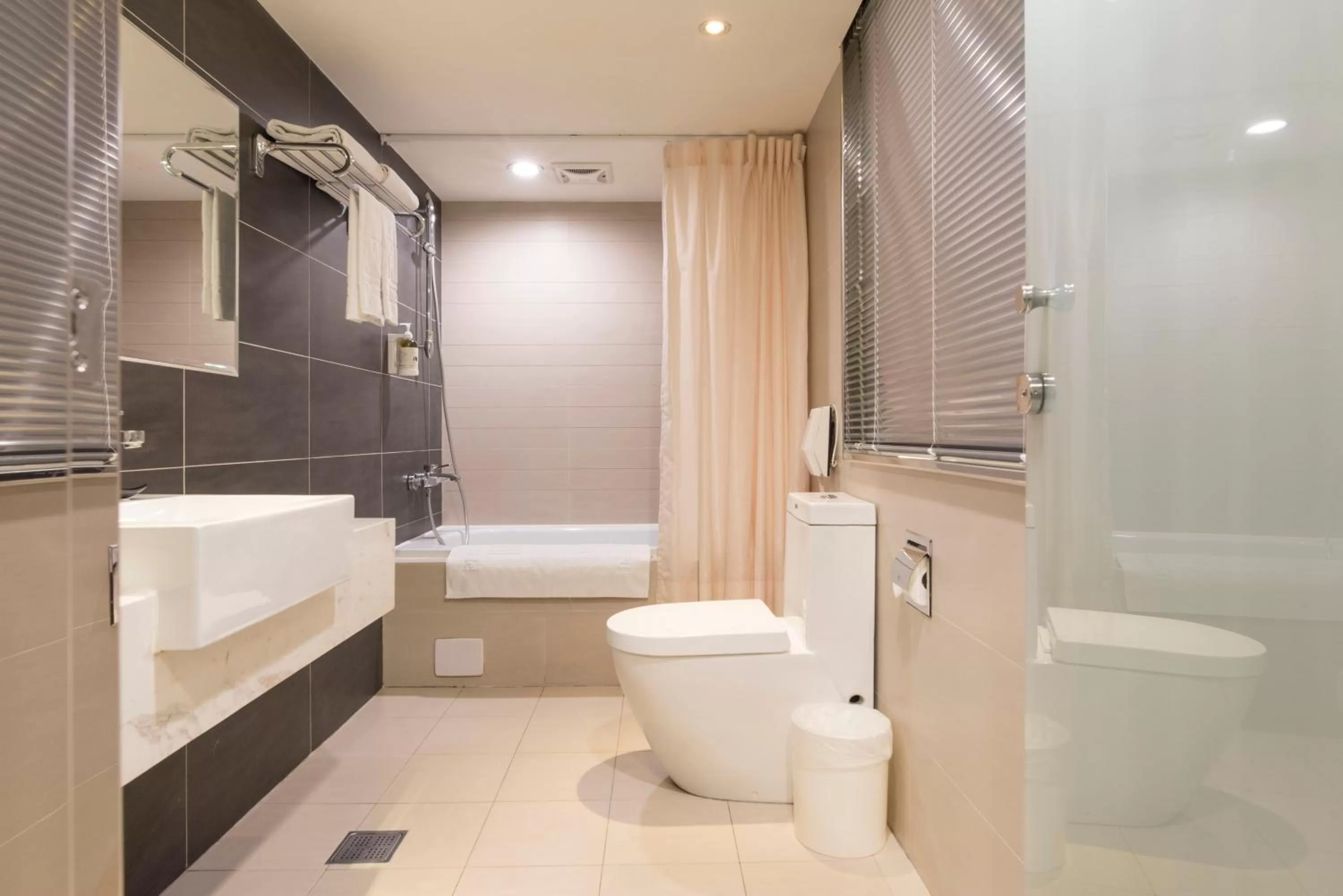 Bathroom in Beacon Hotel