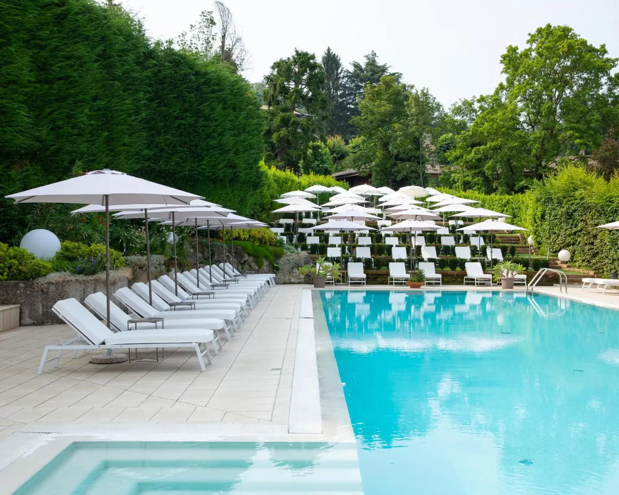 Swimming Pool in Red's Redaelli Hotel