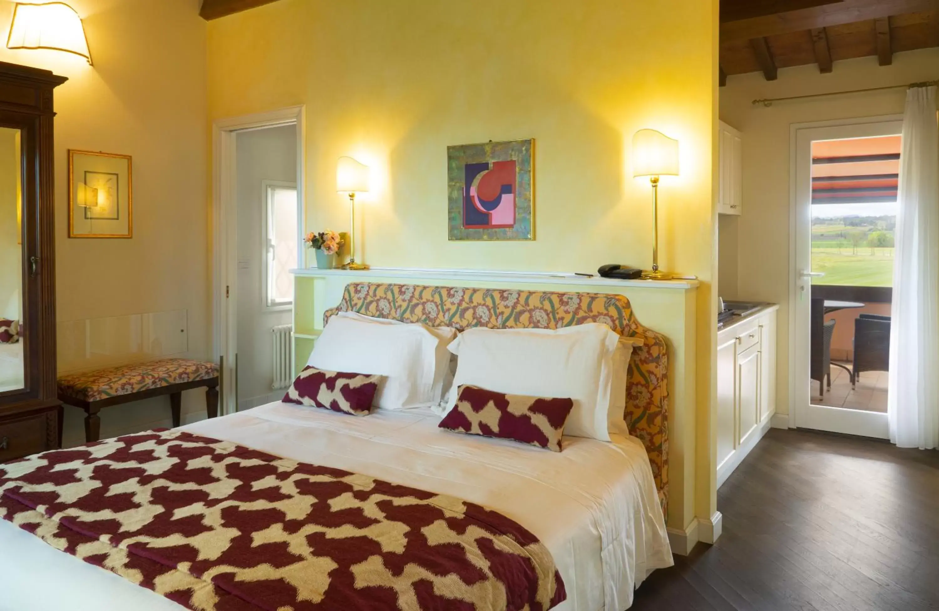 Kitchen or kitchenette, Bed in Villa Abbondanzi Resort
