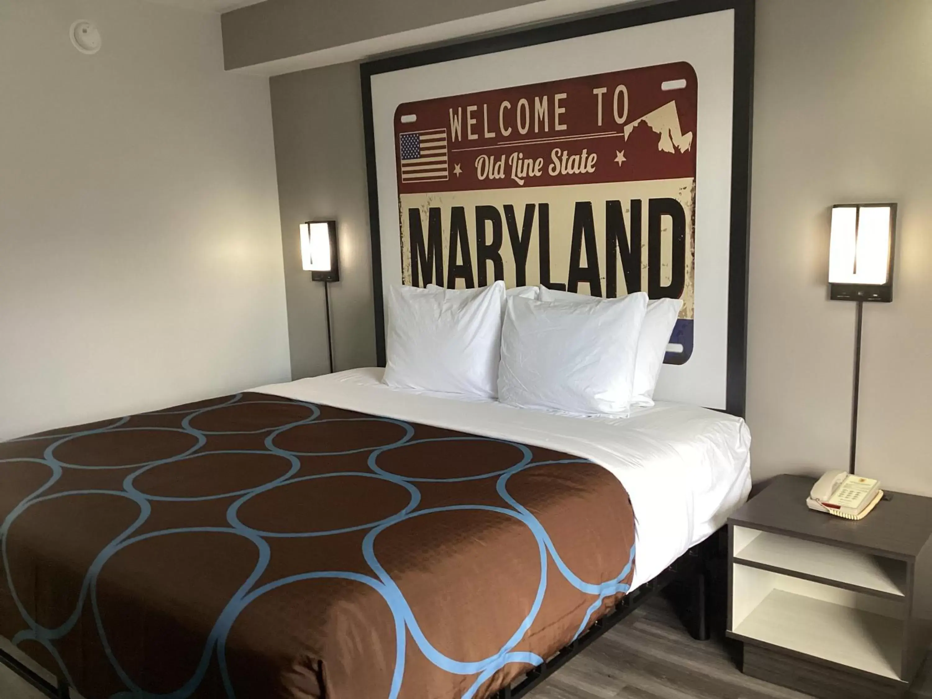 Bed in Super 8 by Wyndham Baltimore Northwest