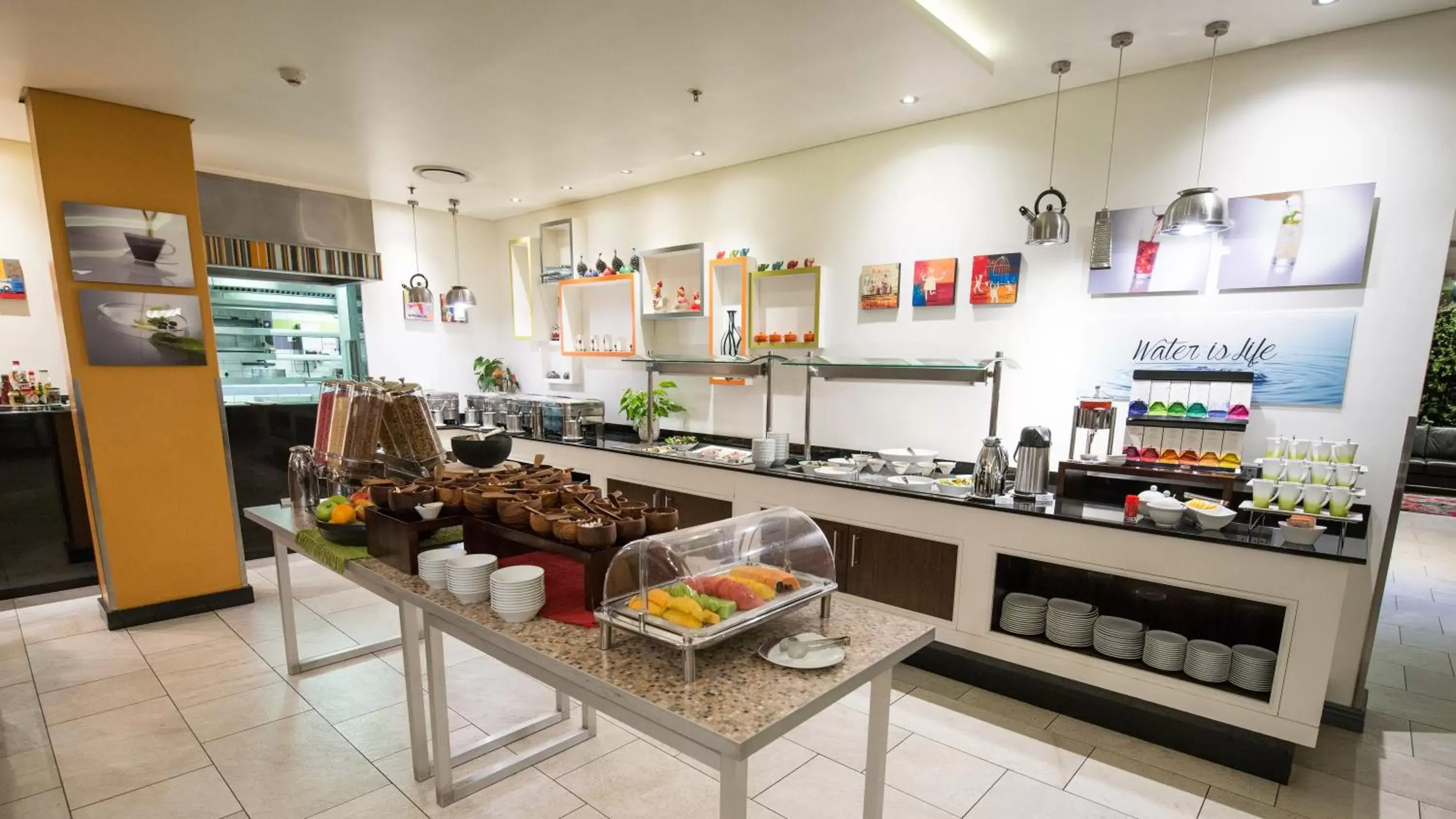 Buffet breakfast, Kitchen/Kitchenette in Hotel Verde Cape Town Airport