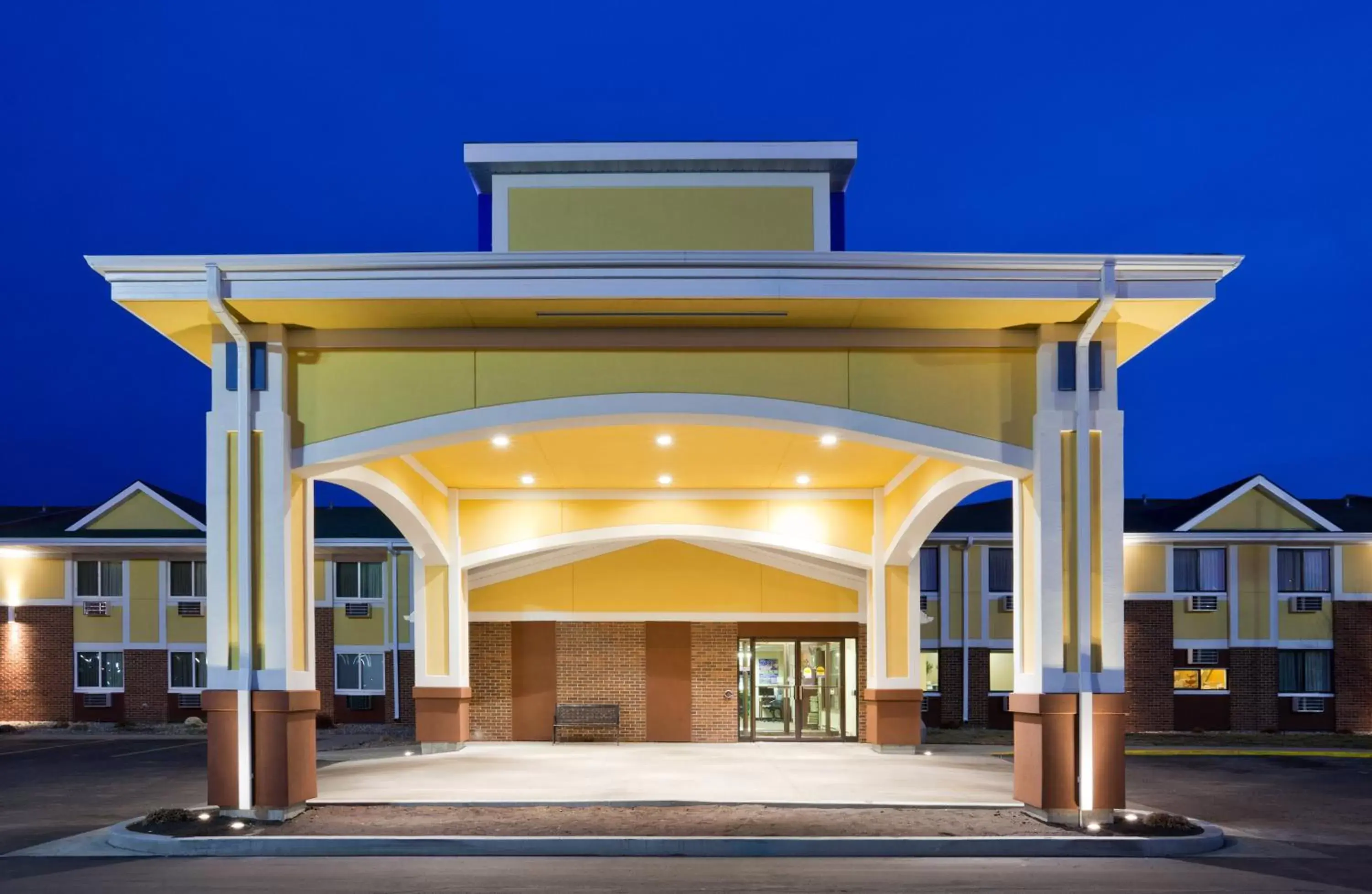 Facade/entrance in Fargo Inn and Suites Facade/entrance in Fargo Inn and Suites