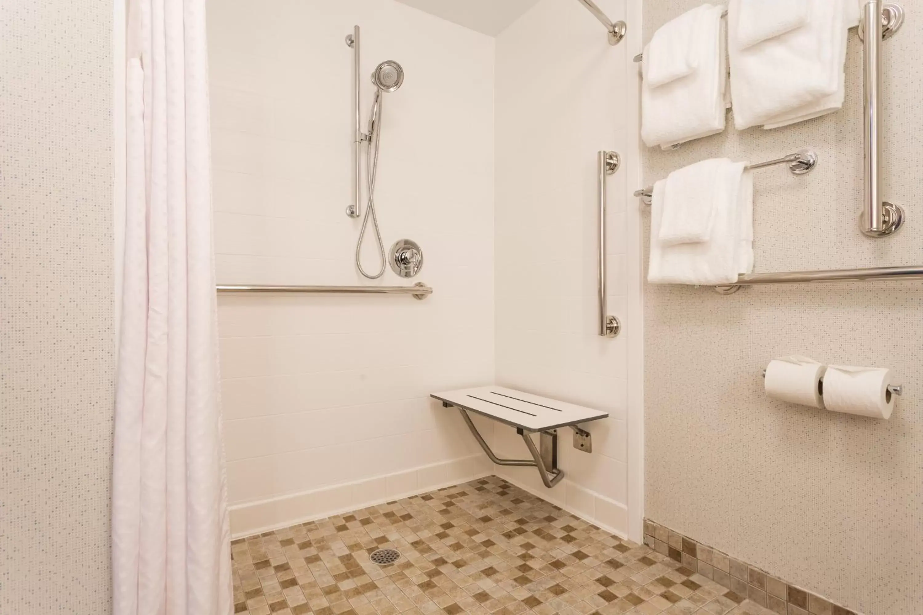 Photo of the whole room, Bathroom in Holiday Inn Express & Suites Wilmington-University Center, an IHG Hotel