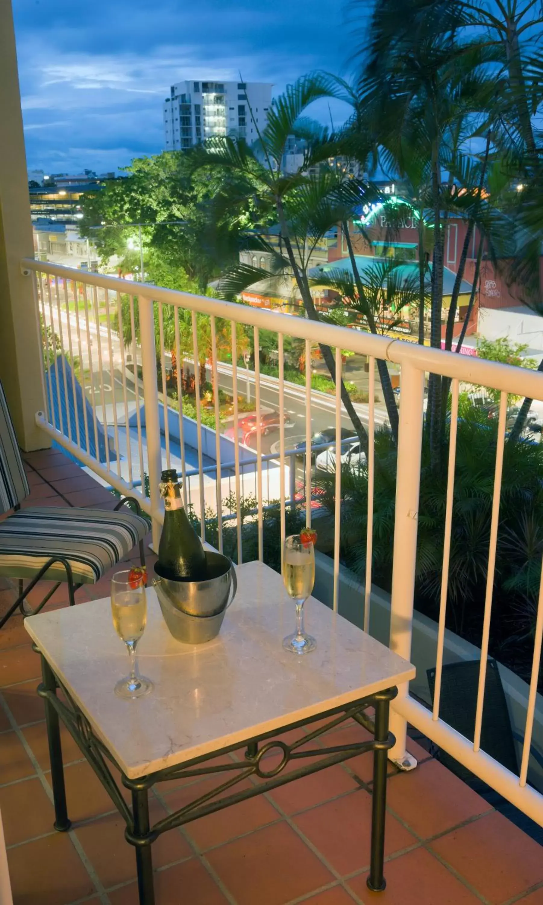 Balcony/Terrace, Pool View in Inn Cairns