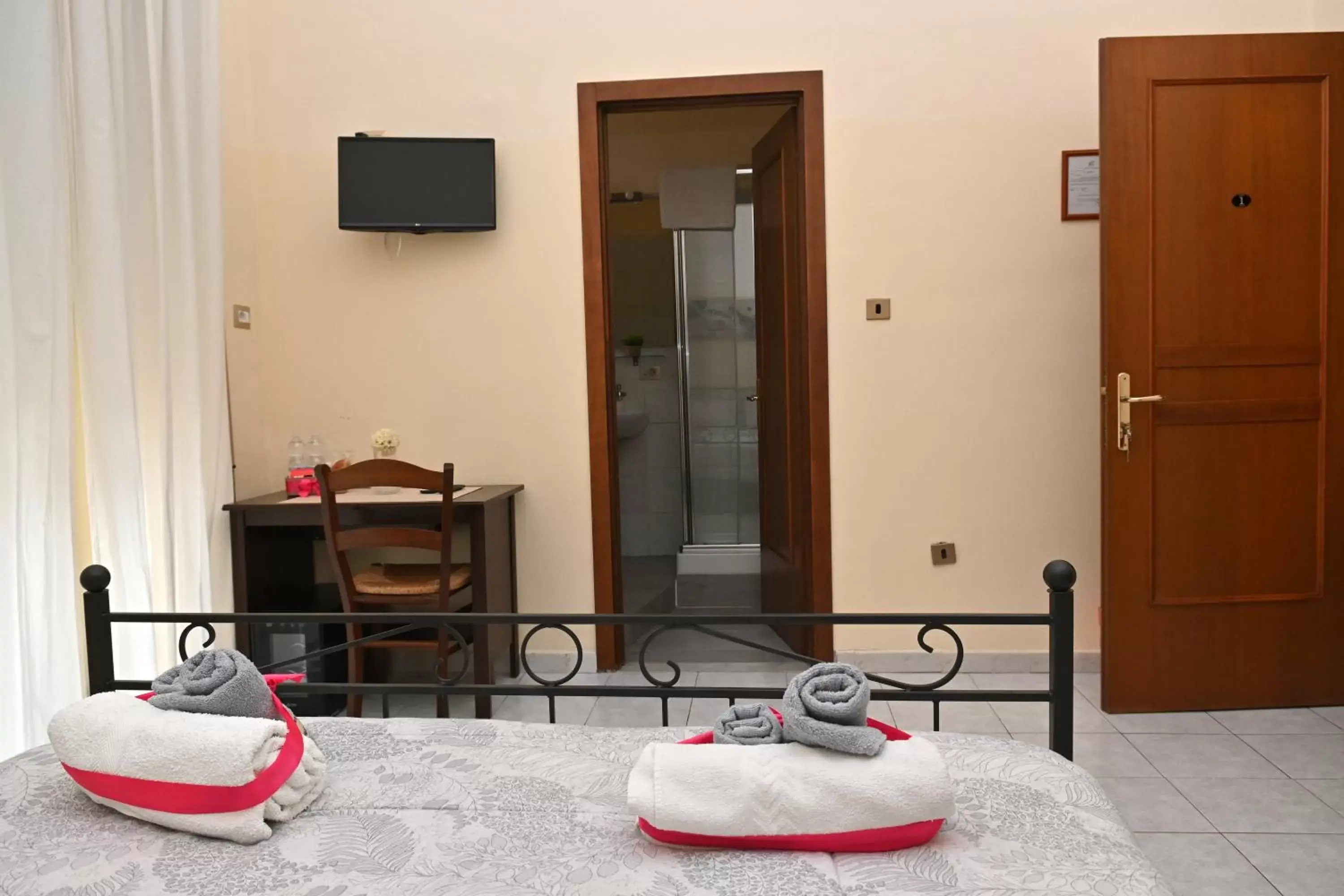 Bed, TV/Entertainment Center in B&B a Capua - I PORTICI del centro