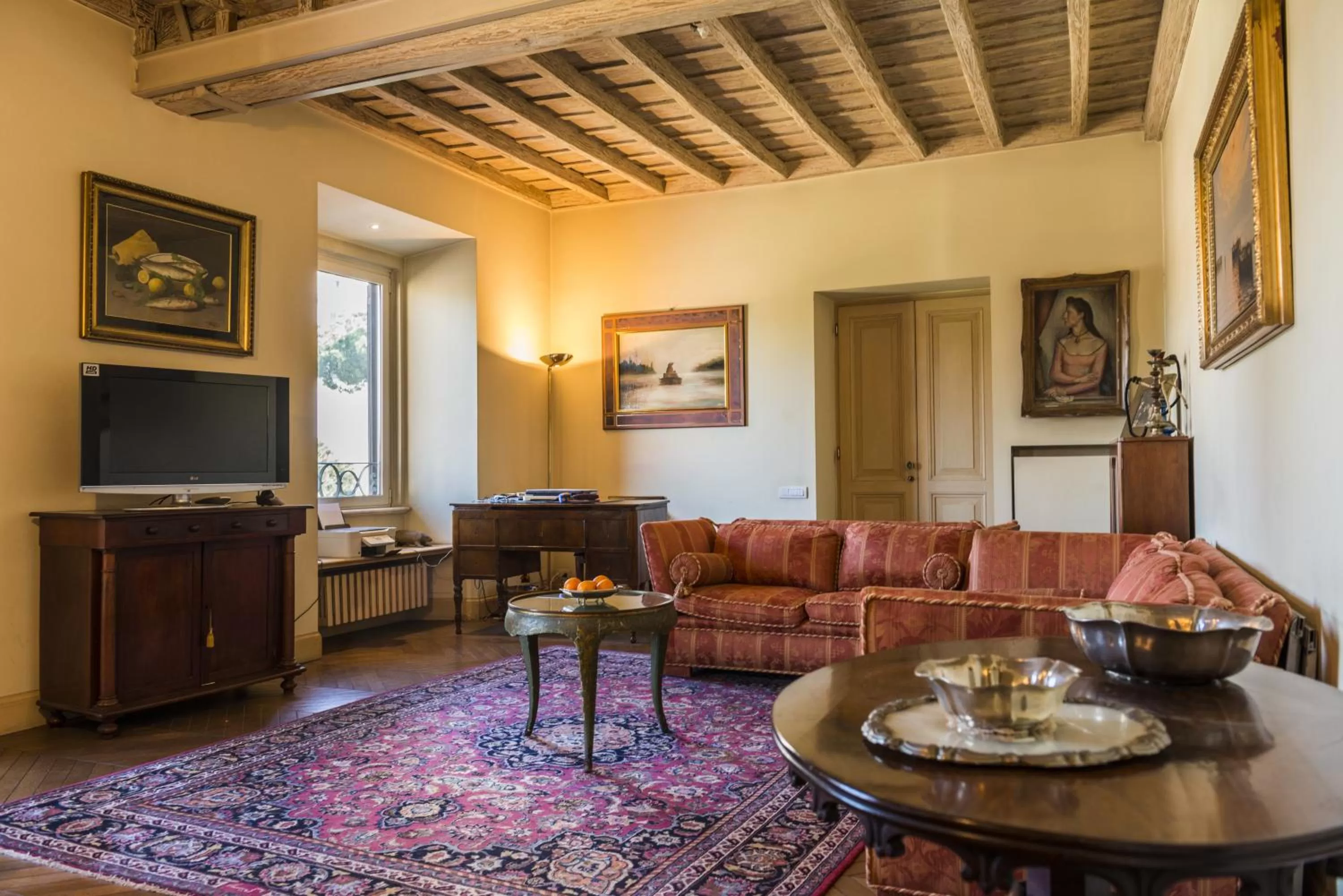 Communal lounge/ TV room, Seating Area in Rome Downtown Suite Bed and Breakfast Aracoeli