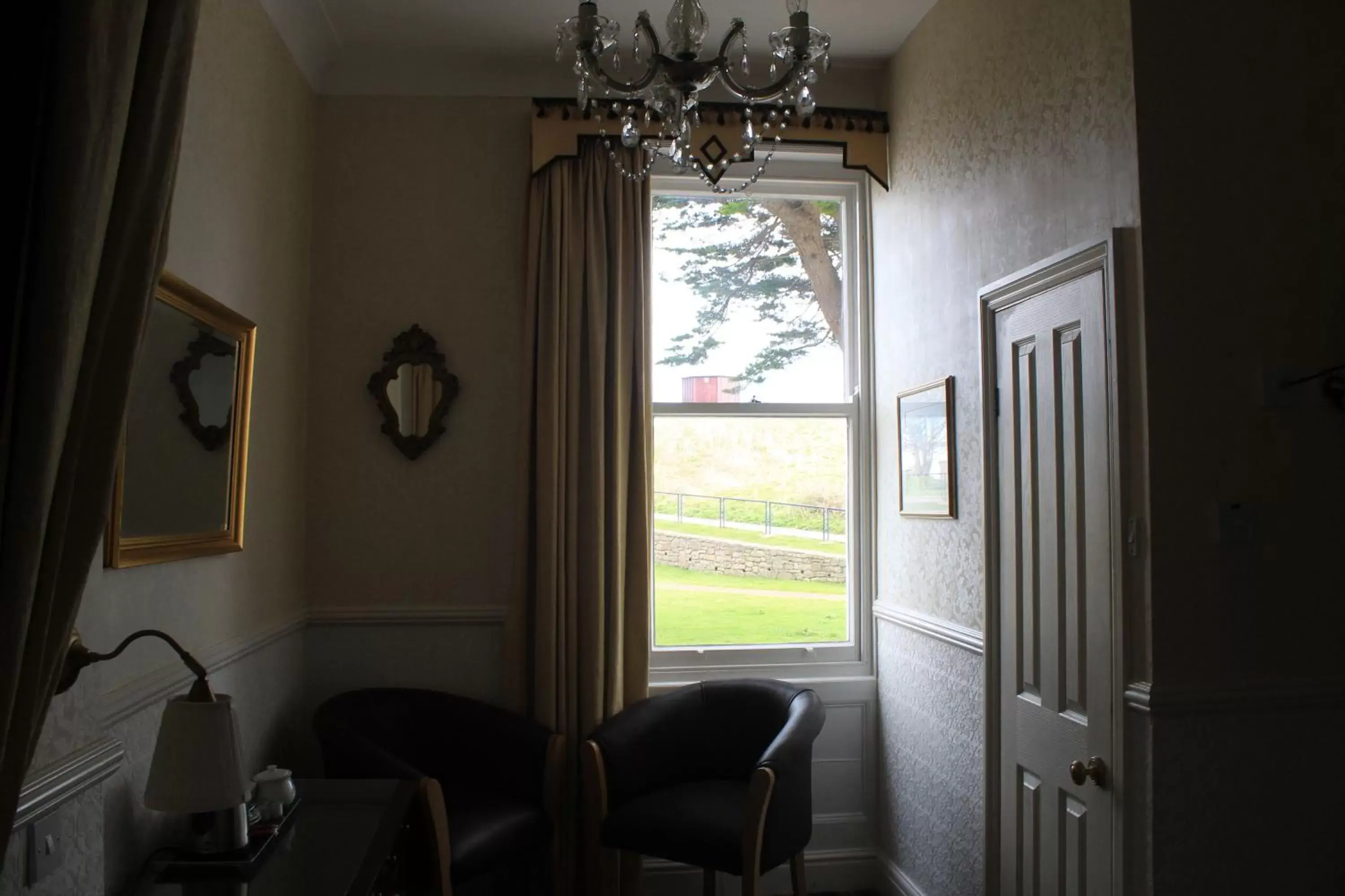 Seating Area in Headlands Hotel