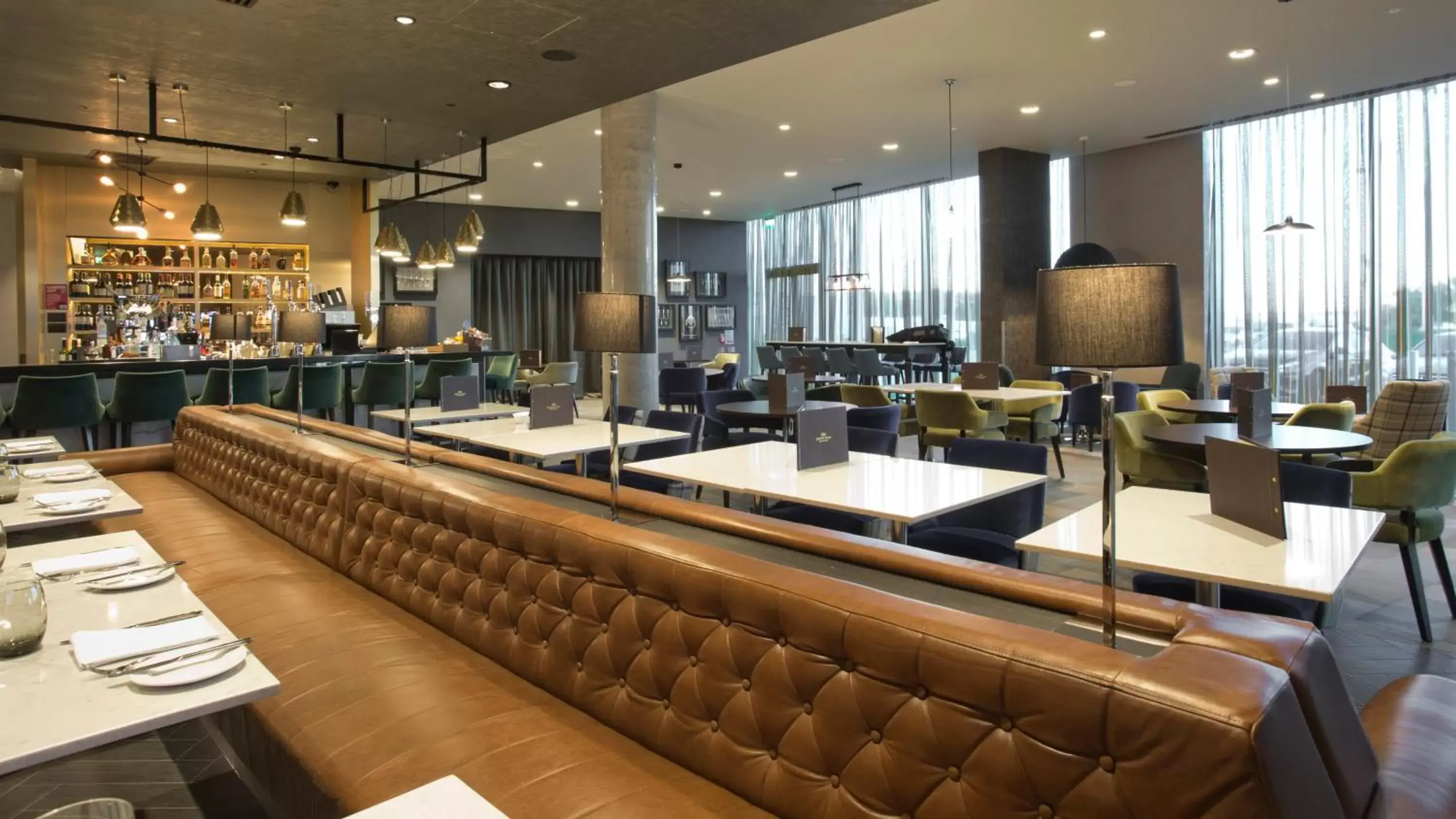 Lounge or bar, Restaurant/Places to Eat in Crowne Plaza Aberdeen Airport, an IHG Hotel