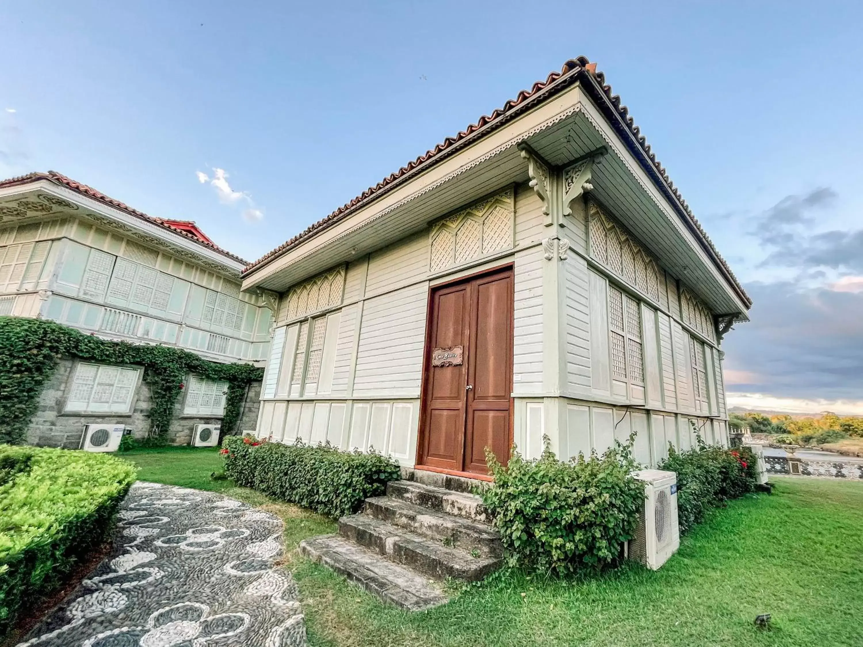 Property Building in Las Casas Filipinas de Acuzar