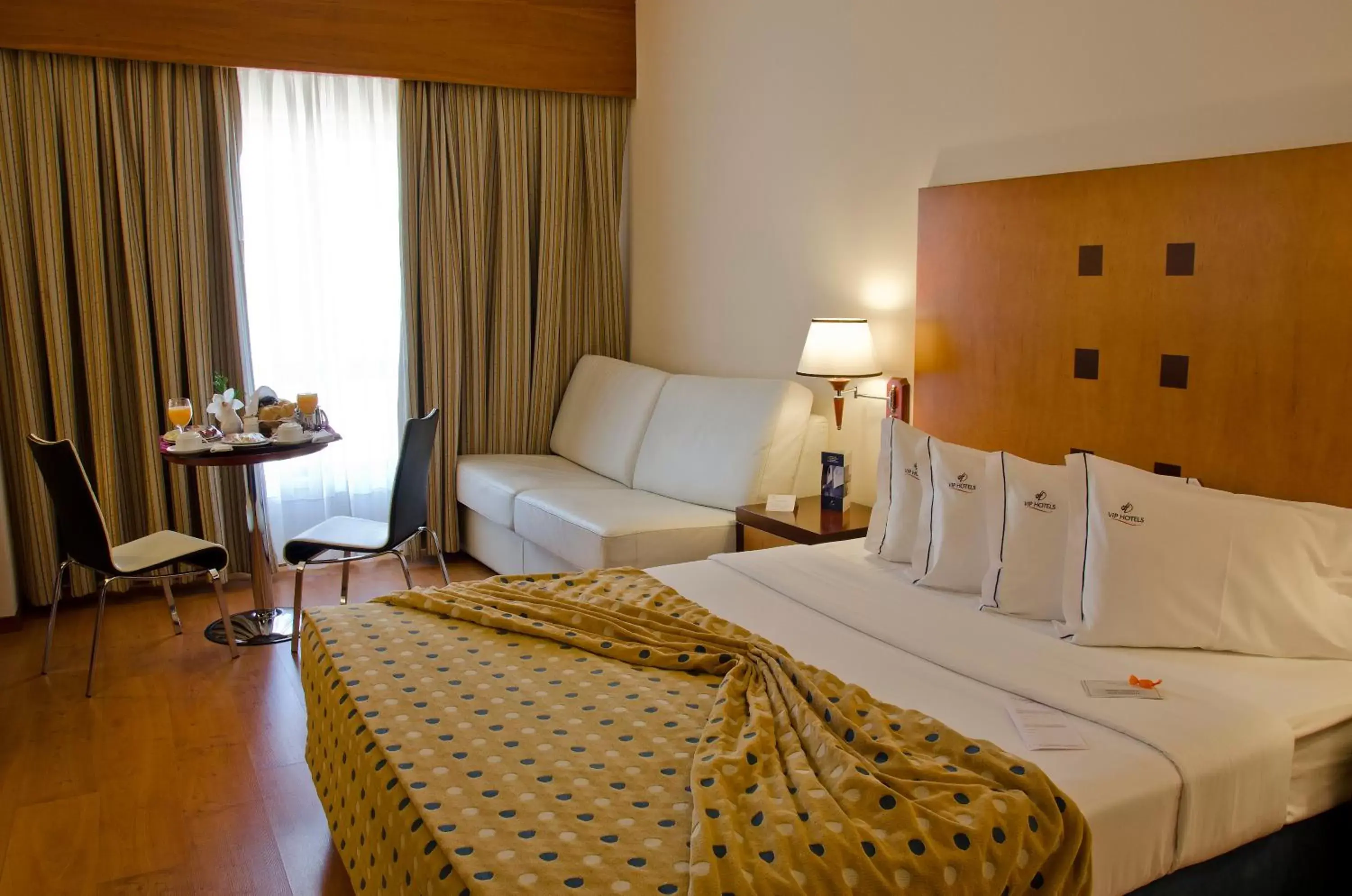 Photo of the whole room, Bed in VIP Executive Santa Iria Hotel